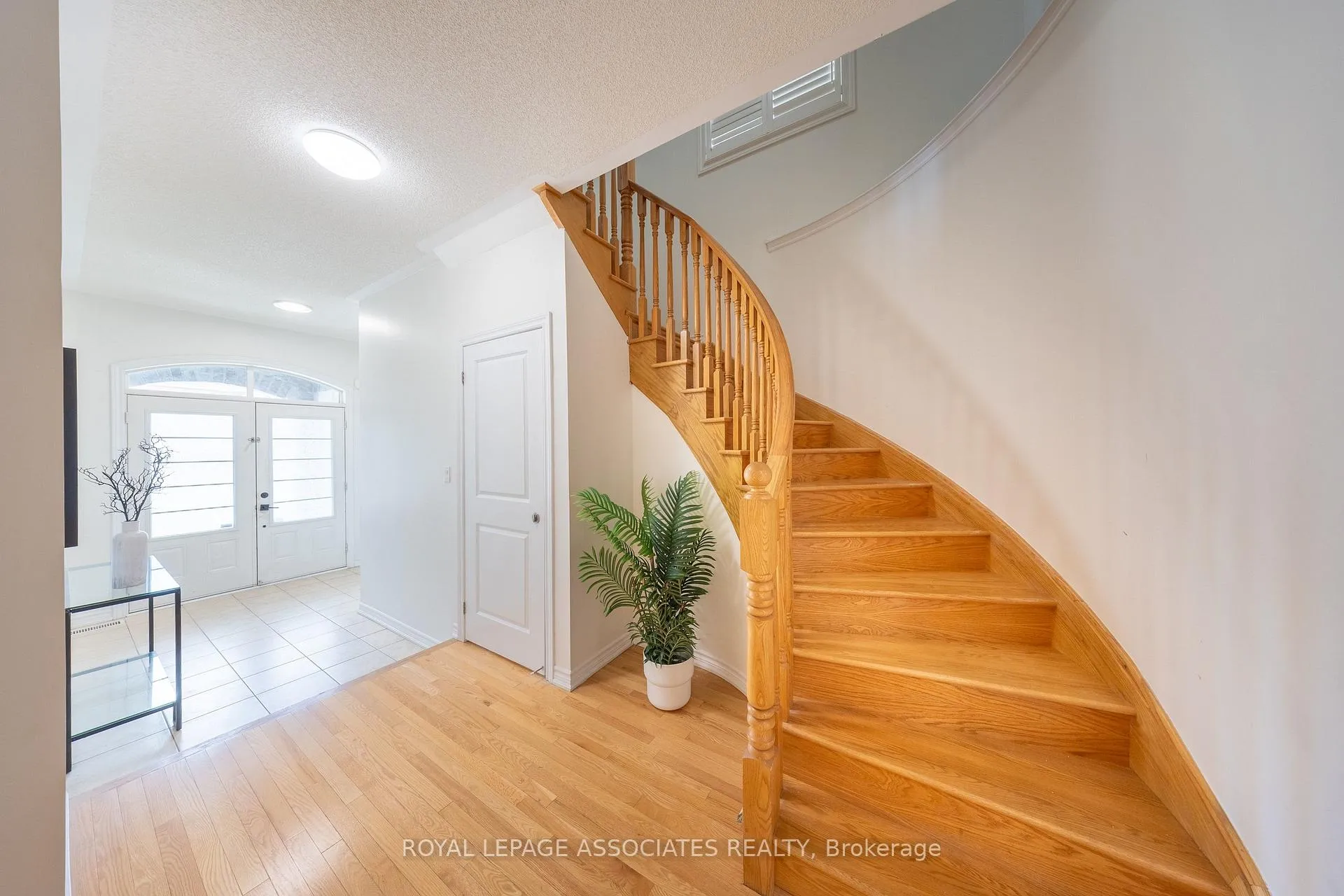 Photo 9 of 80 Thornbush Boulevard, Brampton, Northwest Brampton — HOMEH
