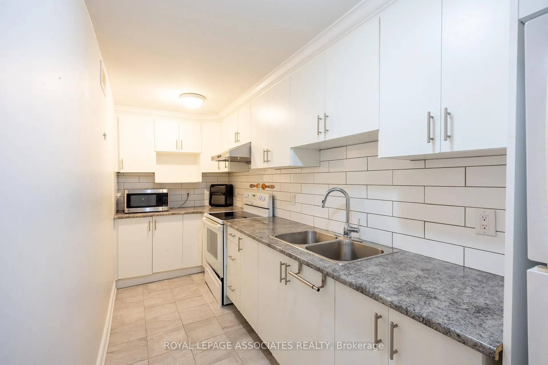 Photo 39 of 80 Thornbush Boulevard, Brampton, Northwest Brampton — HOMEH
