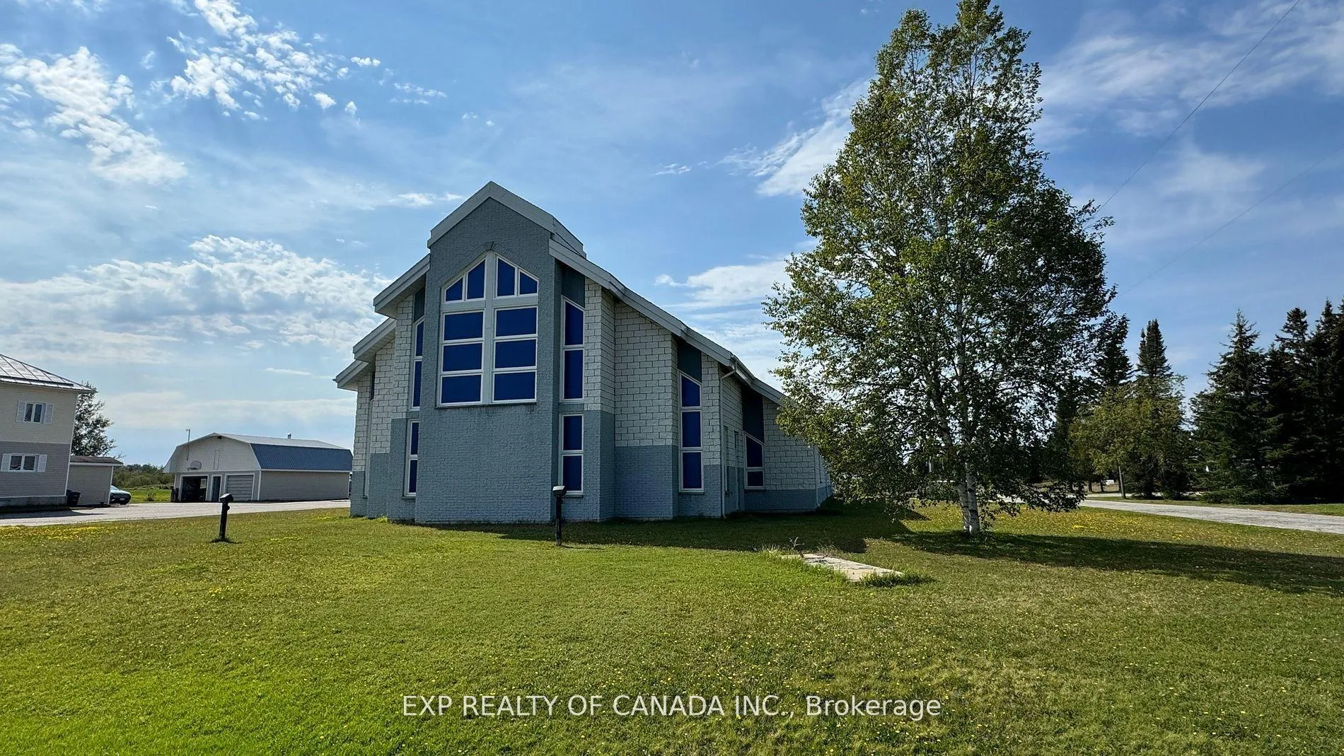 Photo 2 of 2323 Genier Road, Cochrane — HOMEH