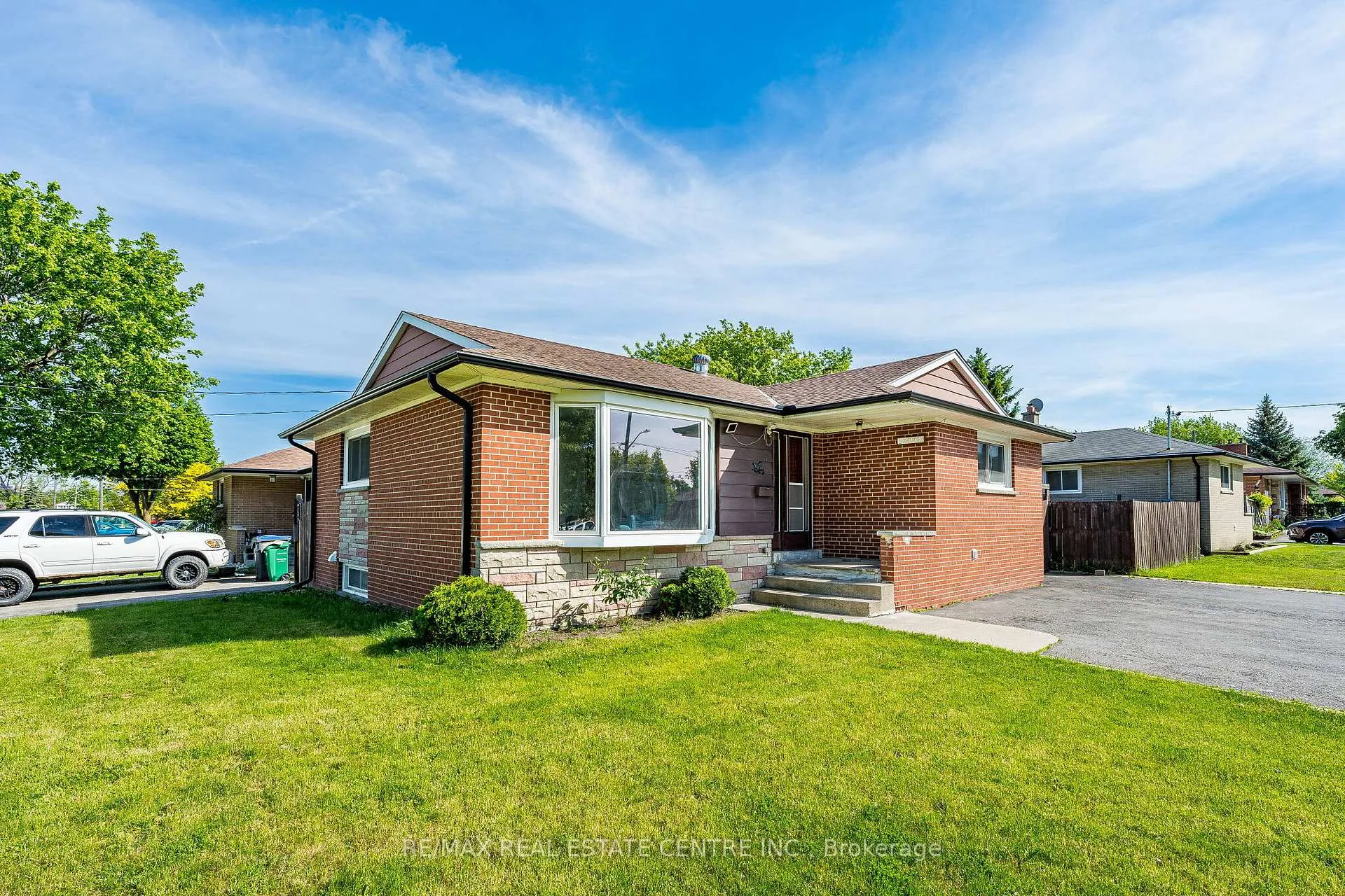 Photo 3 of Unit (Main Floor), 2 Milner Road, Brampton, Brampton East — HOMEH