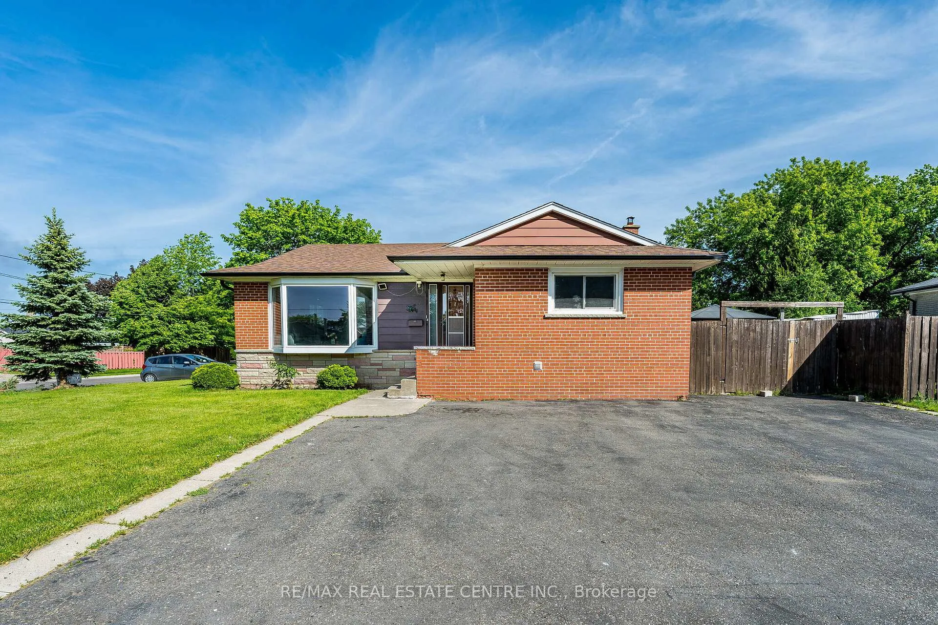 Photo 4 of Unit (Main Floor), 2 Milner Road, Brampton, Brampton East — HOMEH