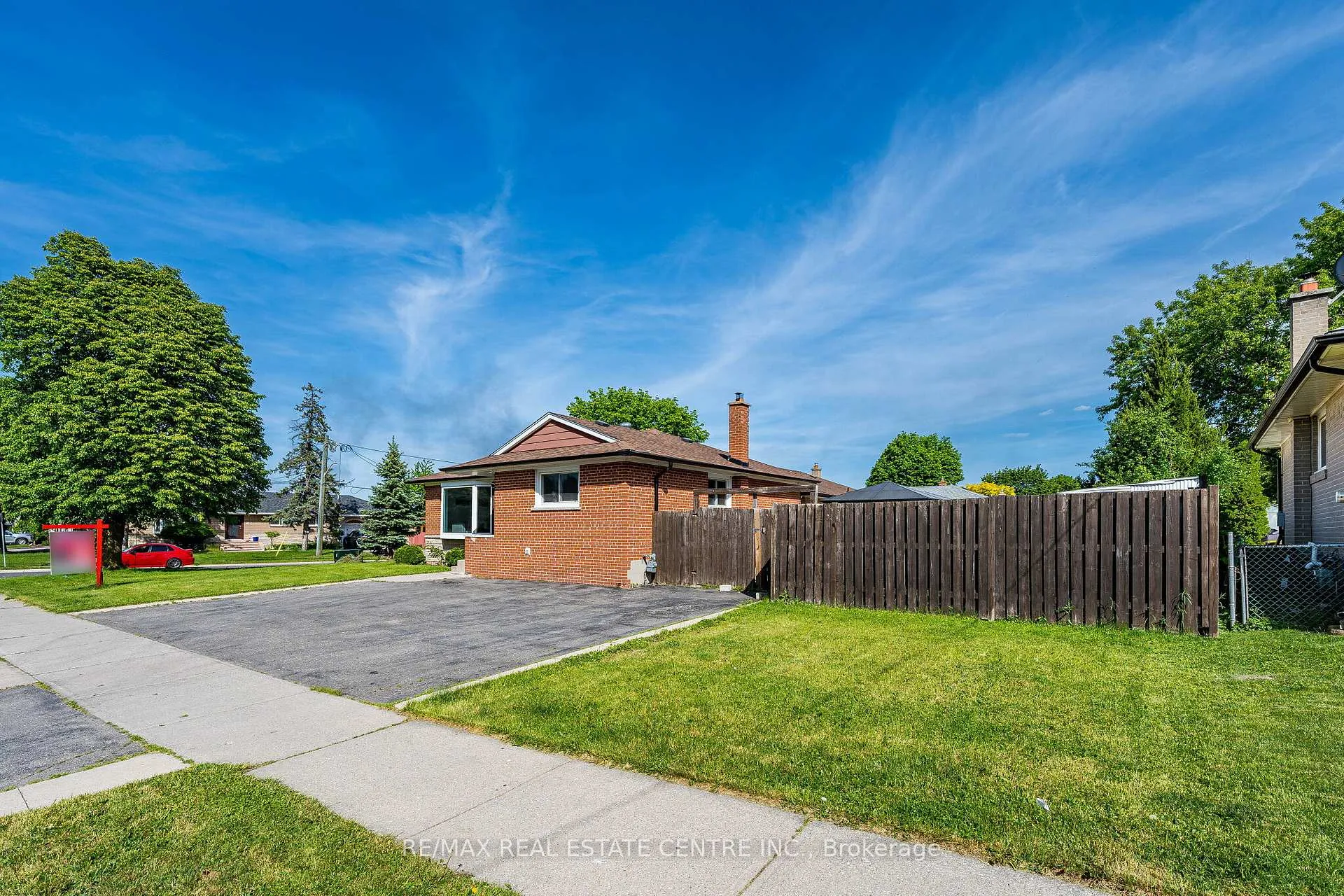 Photo 5 of Unit (Main Floor), 2 Milner Road, Brampton, Brampton East — HOMEH