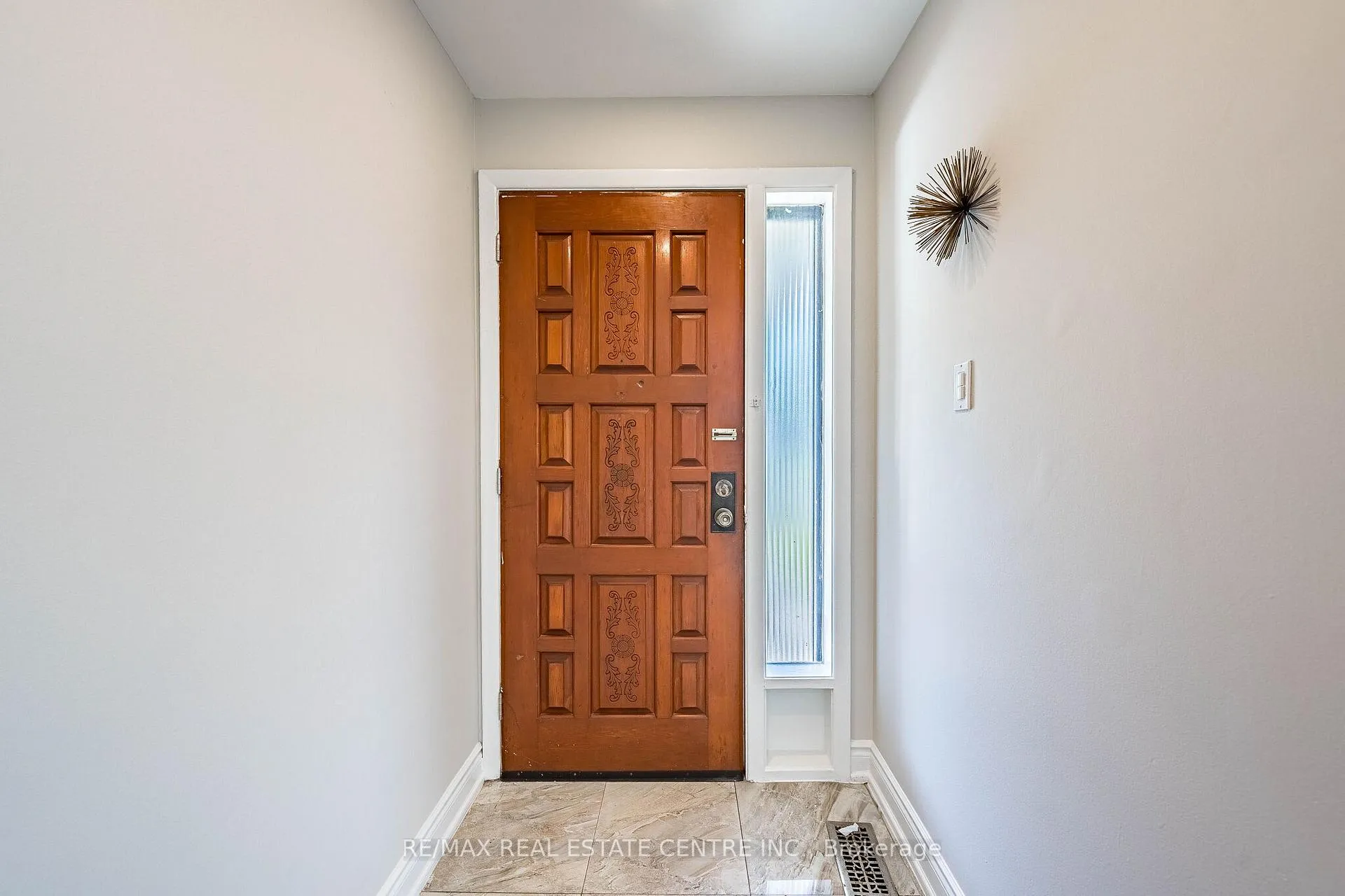 Photo 7 of Unit (Main Floor), 2 Milner Road, Brampton, Brampton East — HOMEH