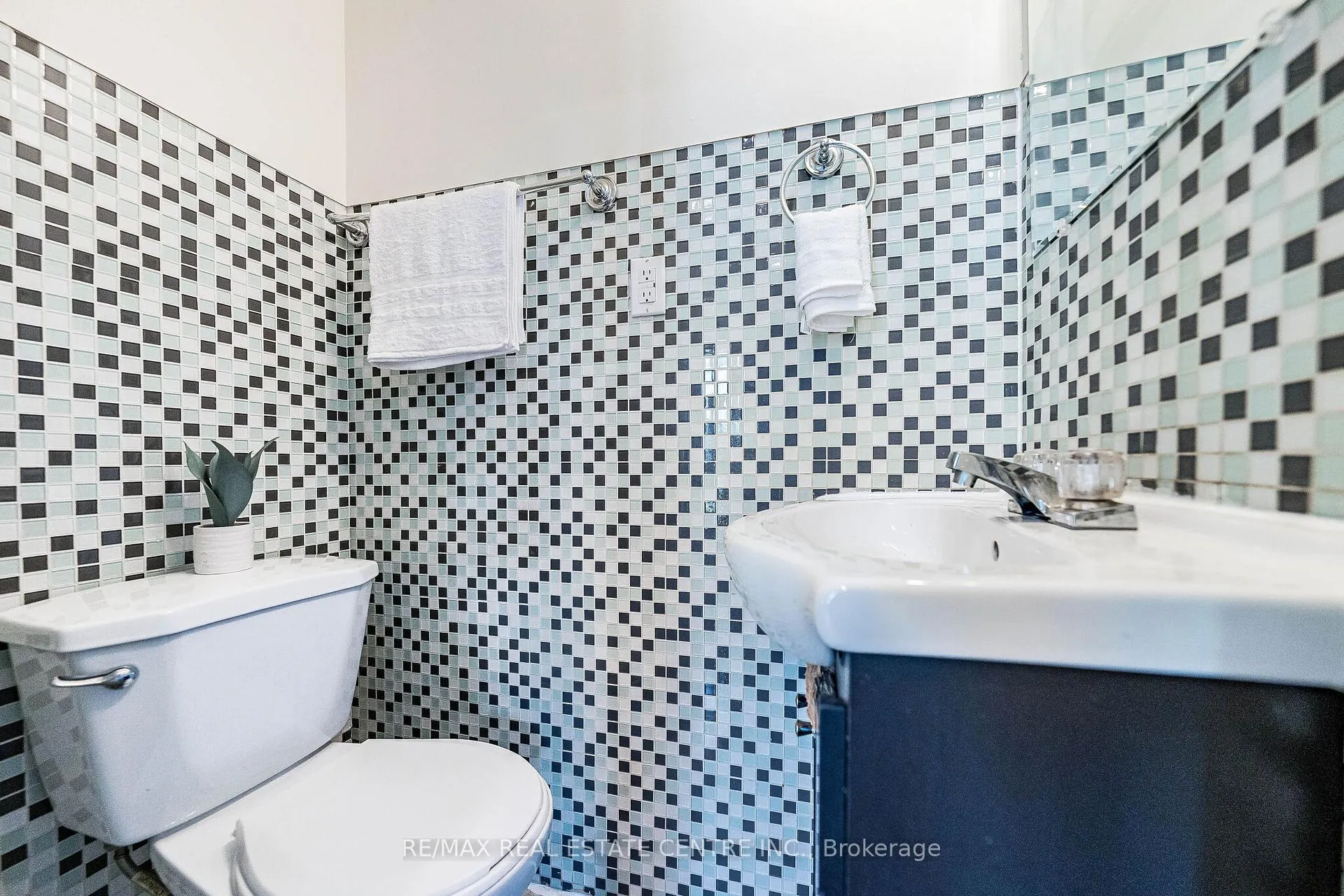 Photo 34 of Unit (Main Floor), 2 Milner Road, Brampton, Brampton East — HOMEH