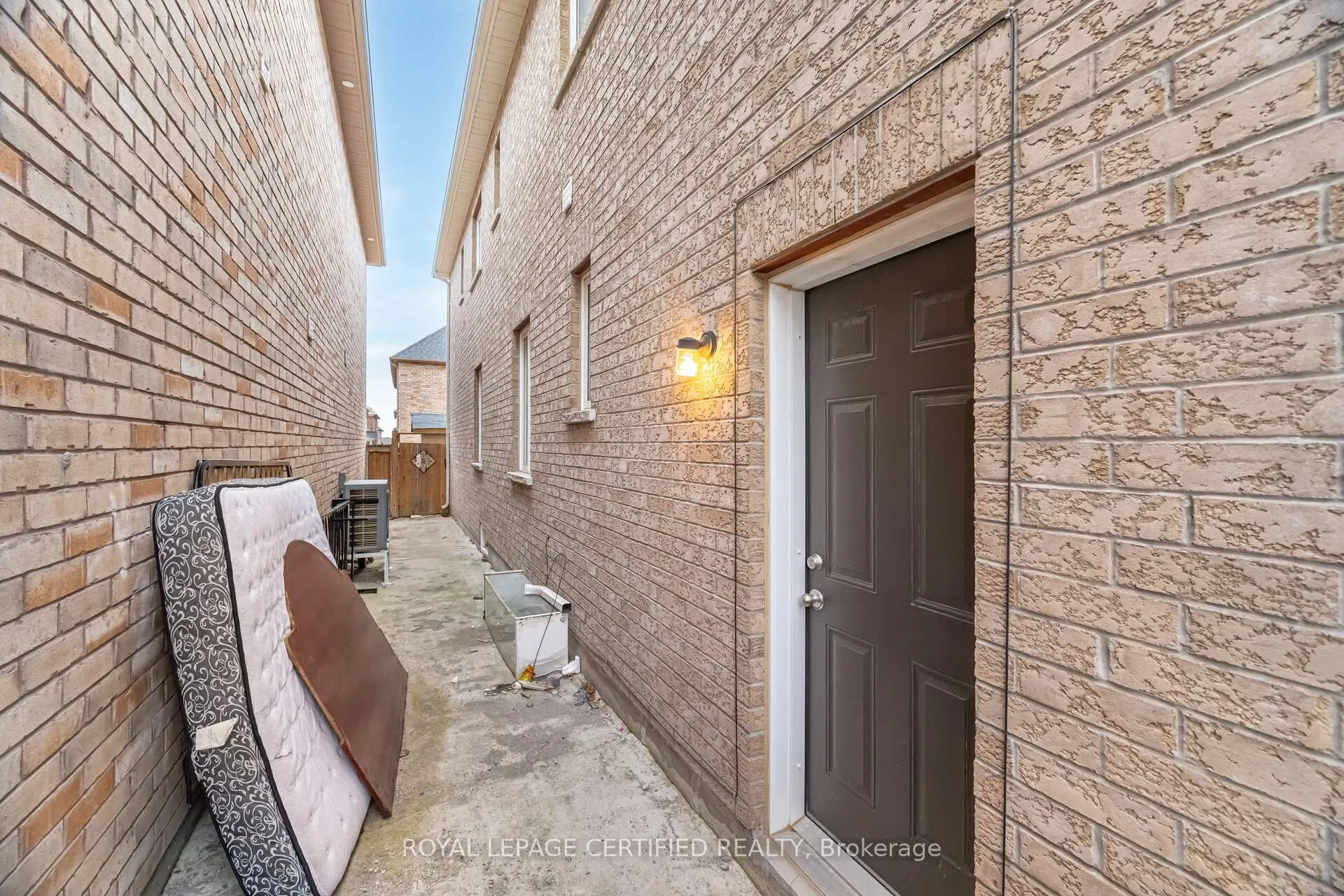 Photo 46 of 23 Gambia Road, Brampton, Northwest Brampton — HOMEH