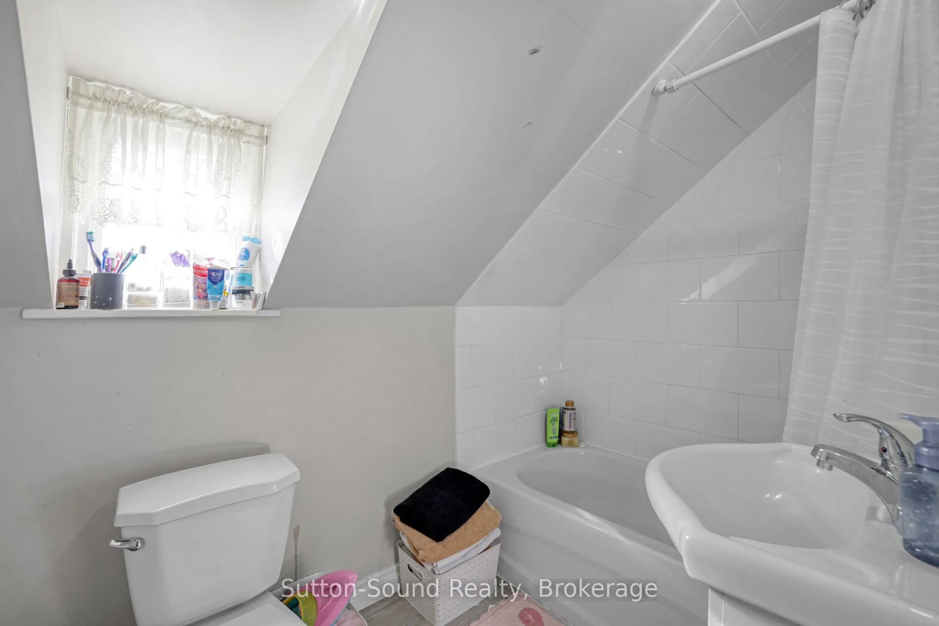 Photo 14 of 705 17th Street E, Owen Sound — HOMEH
