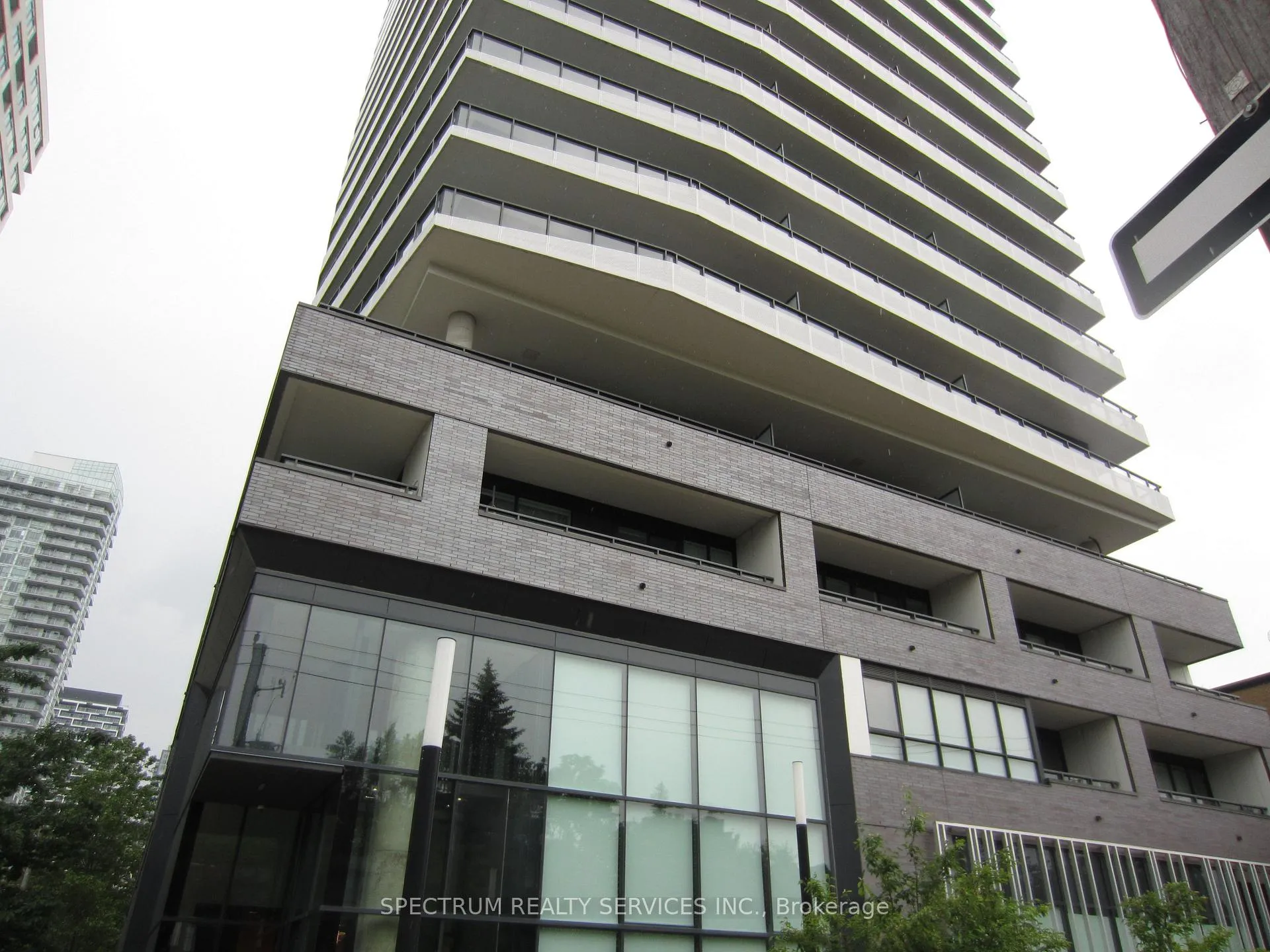 Photo 2 of Unit 1202, 11 Lillian Street, Toronto, Mount Pleasant West — HOMEH