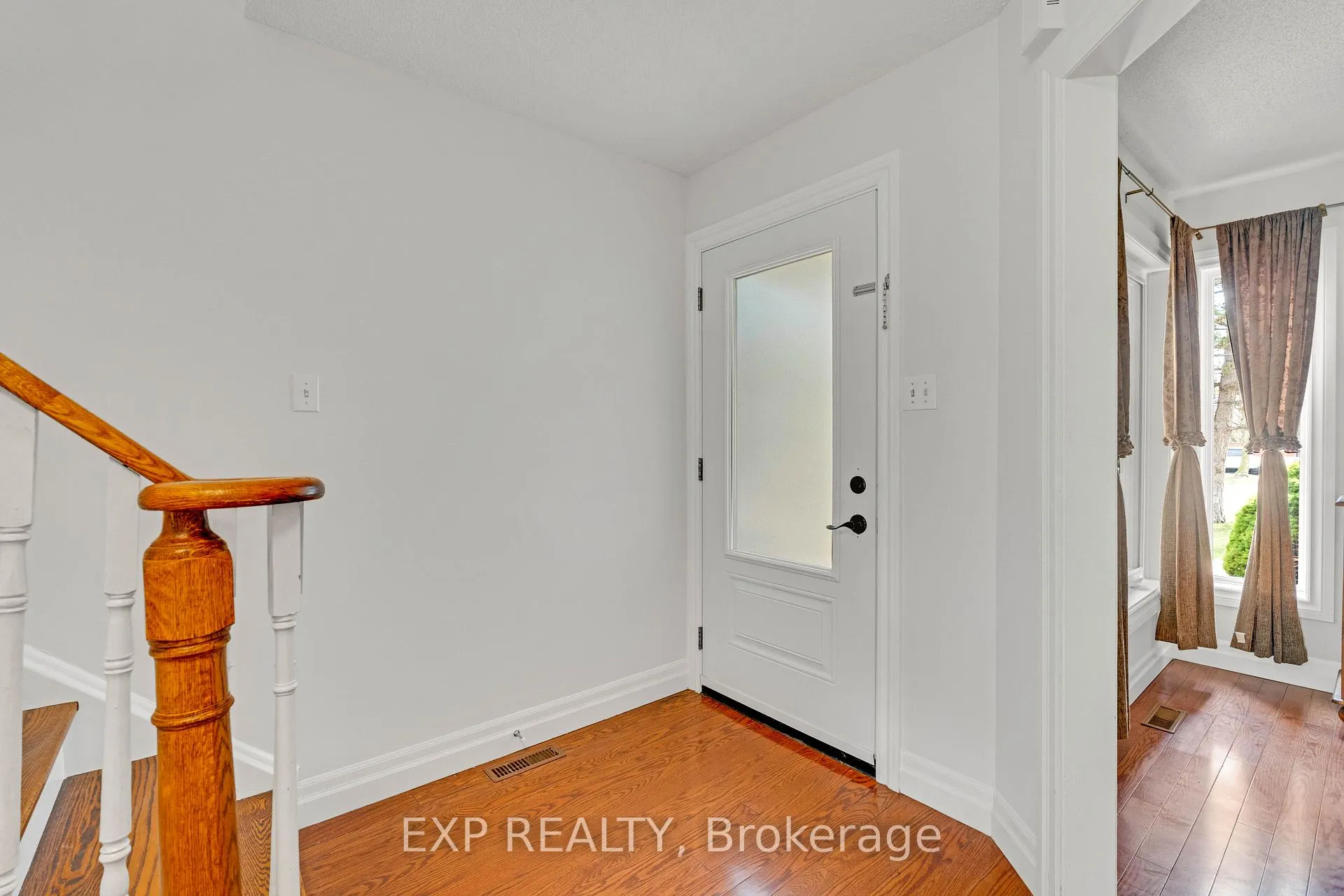 Photo 4 of 1471 Pickwick Drive, Mississauga, East Credit — HOMEH