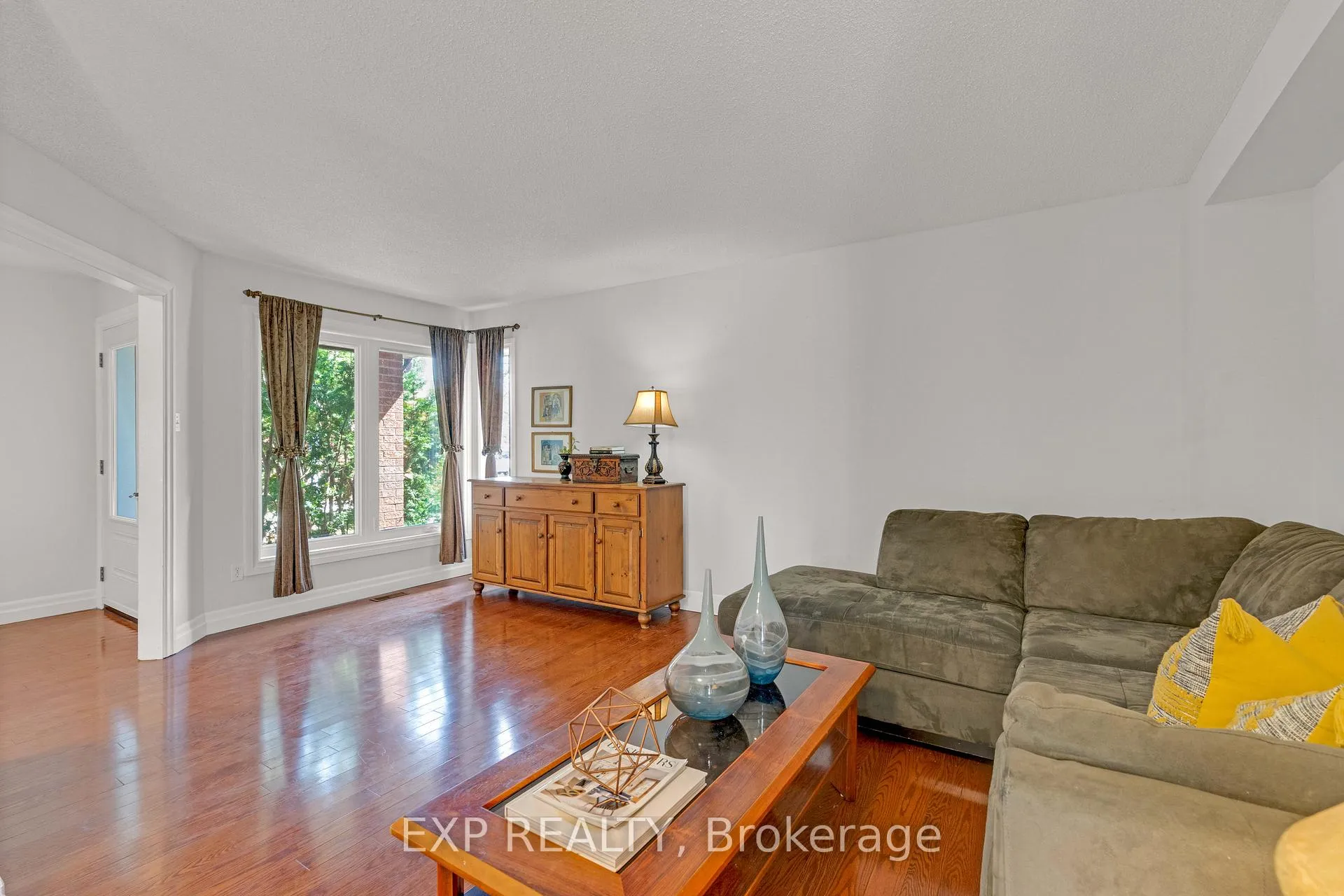 Photo 7 of 1471 Pickwick Drive, Mississauga, East Credit — HOMEH