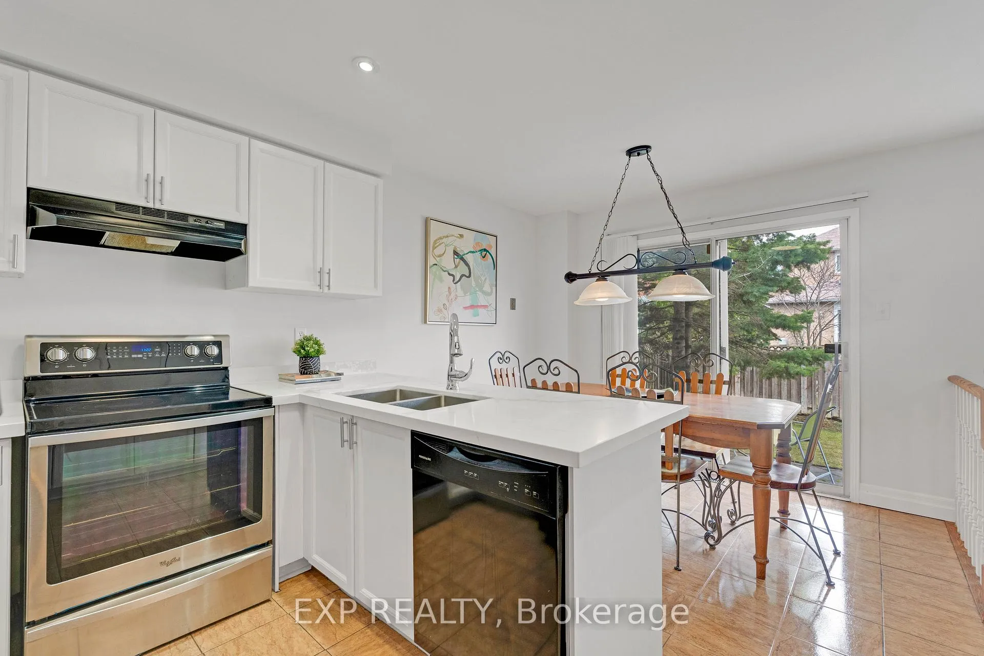 Photo 8 of 1471 Pickwick Drive, Mississauga, East Credit — HOMEH