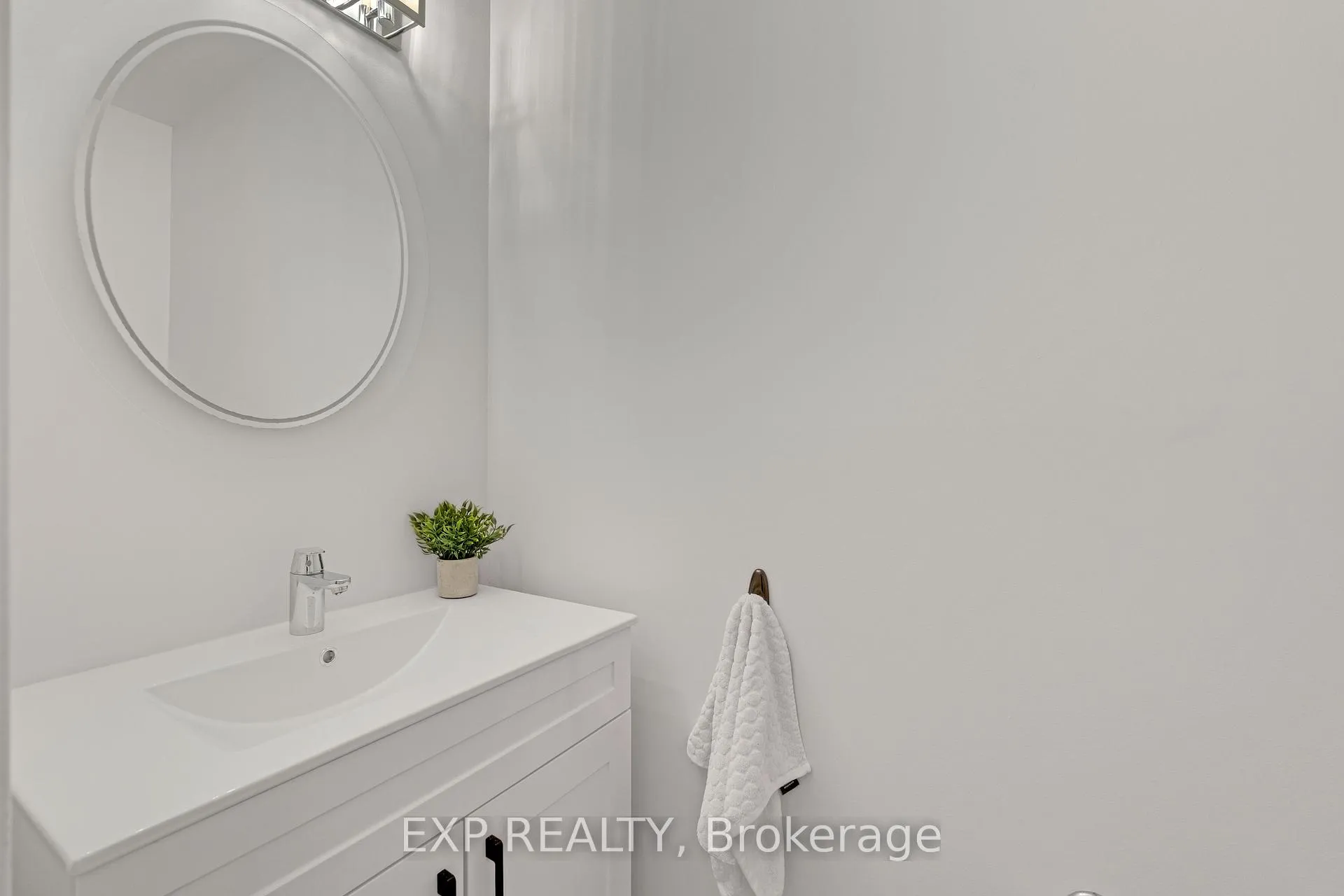 Photo 13 of 1471 Pickwick Drive, Mississauga, East Credit — HOMEH