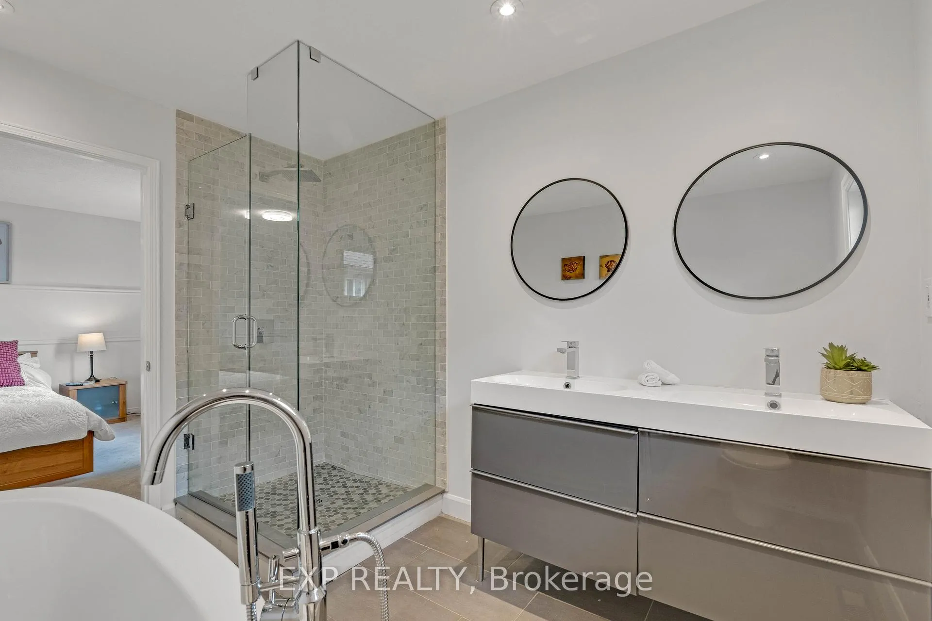 Photo 23 of 1471 Pickwick Drive, Mississauga, East Credit — HOMEH