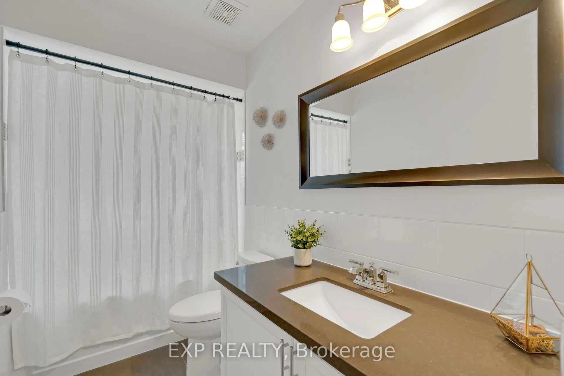 Photo 24 of 1471 Pickwick Drive, Mississauga, East Credit — HOMEH