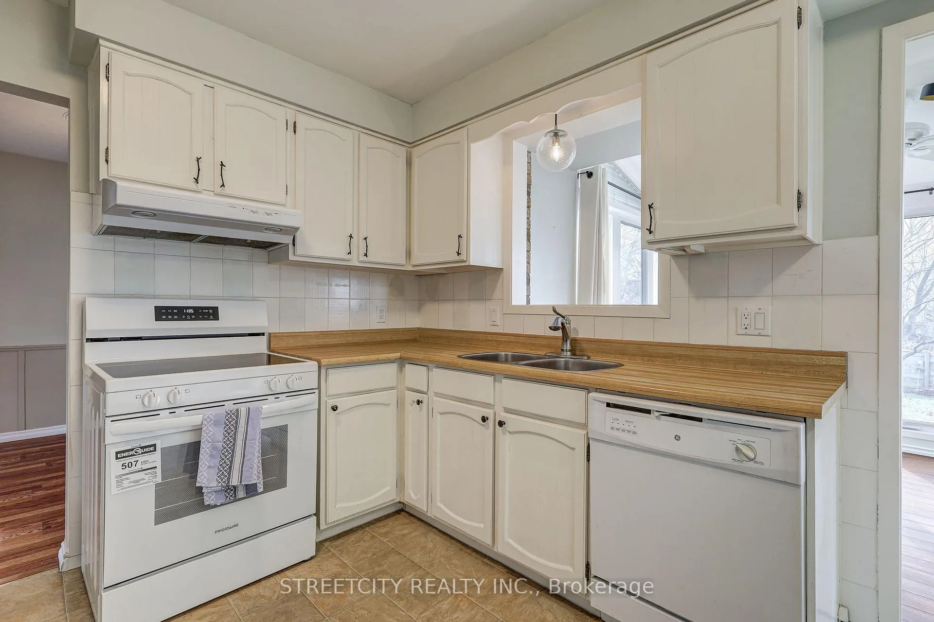 Photo 8 of 23 Dyer Street, St. Thomas — HOMEH