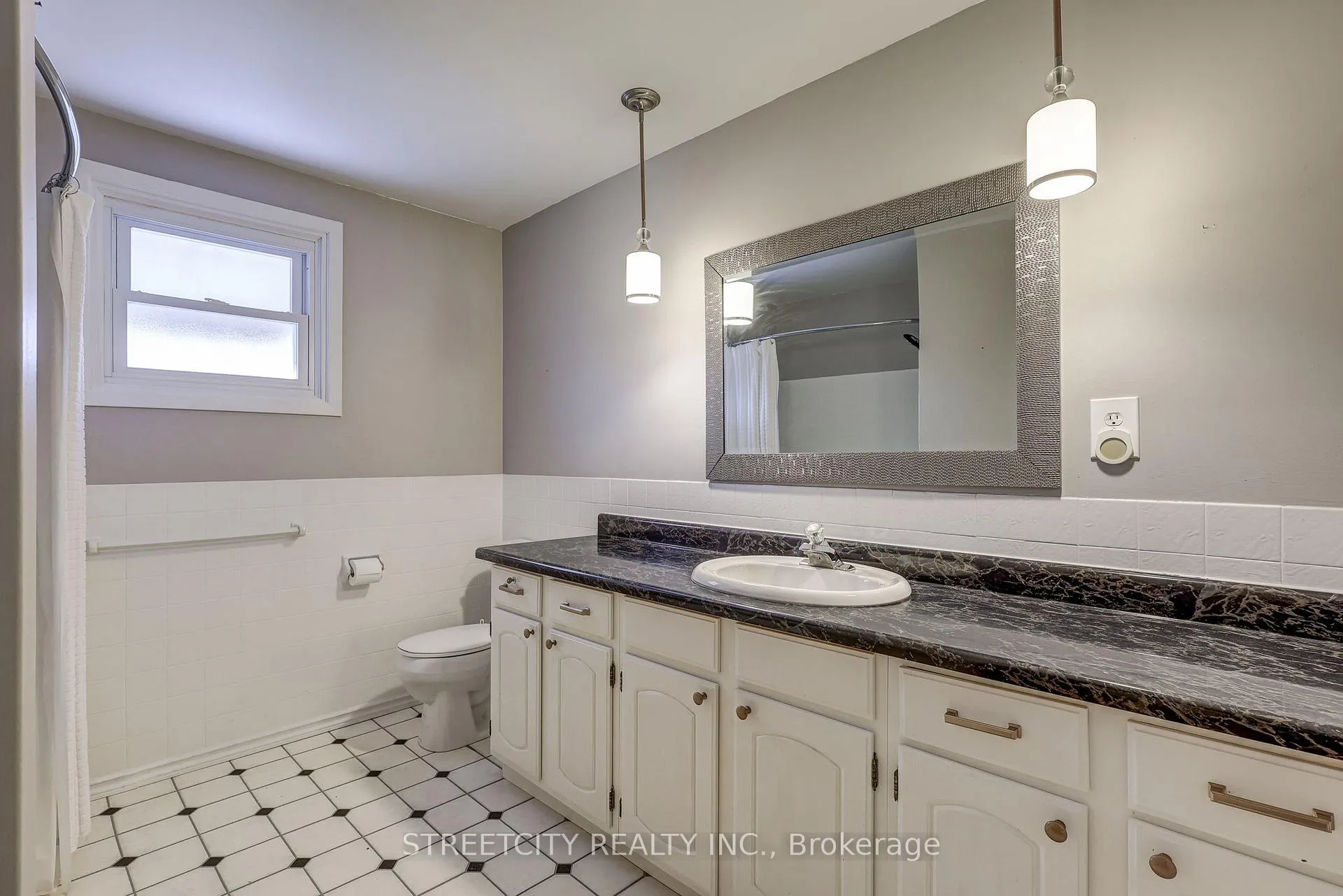 Photo 14 of 23 Dyer Street, St. Thomas — HOMEH