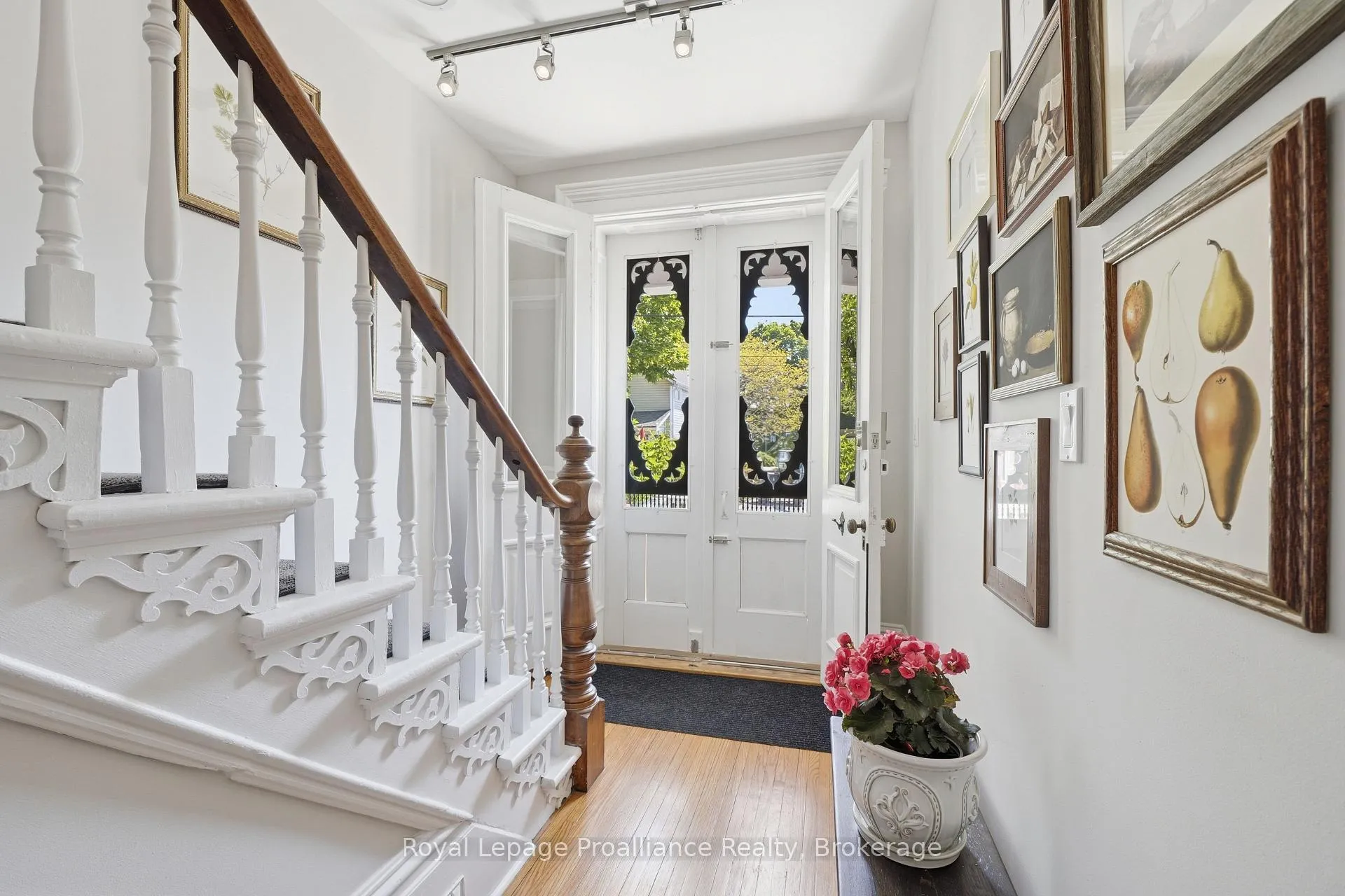 Photo 9 of 22 West Street, Prince Edward County, Wellington Ward — HOMEH