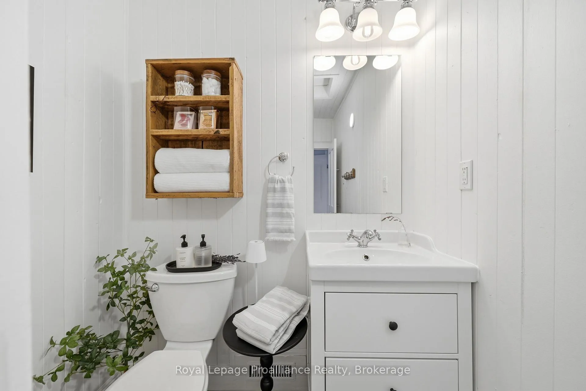 Photo 32 of 22 West Street, Prince Edward County, Wellington Ward — HOMEH