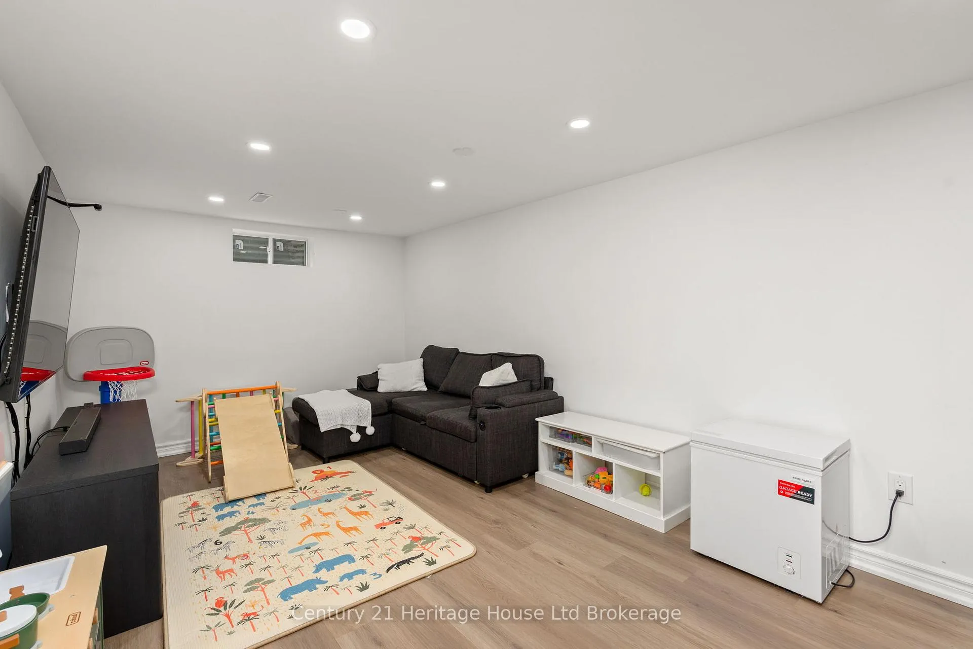 Photo 23 of 9 San Vito Way, North York, Glenfield-Jane Heights — HOMEH