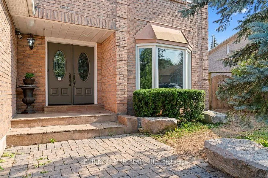 Photo 2 of 33 Autumn Way, Aurora, Aurora Heights — HOMEH