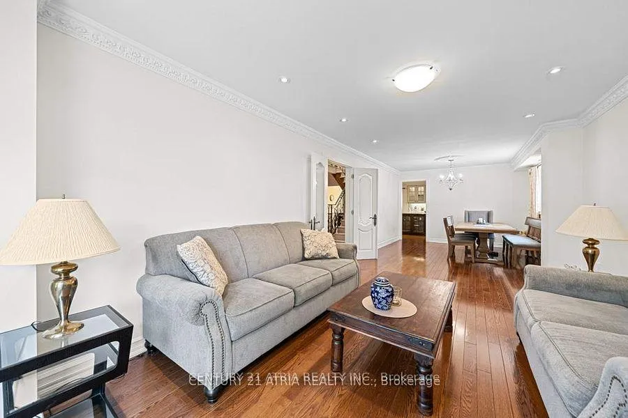 Photo 5 of 33 Autumn Way, Aurora, Aurora Heights — HOMEH