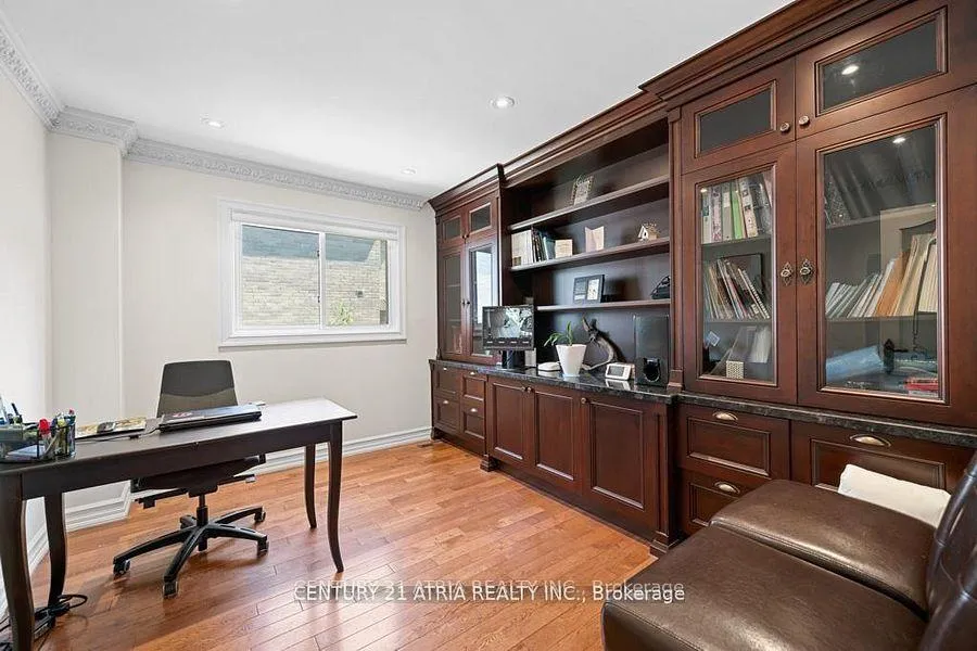 Photo 6 of 33 Autumn Way, Aurora, Aurora Heights — HOMEH