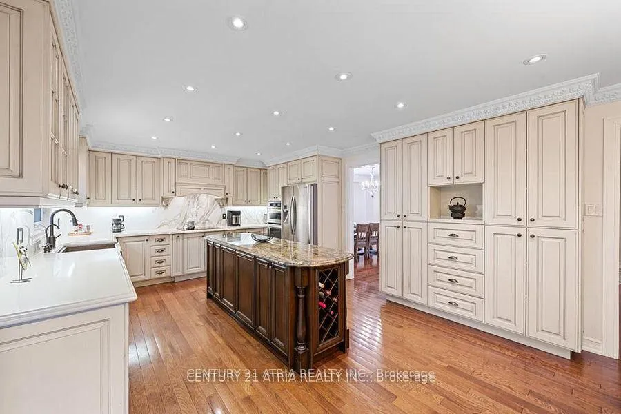 Photo 10 of 33 Autumn Way, Aurora, Aurora Heights — HOMEH