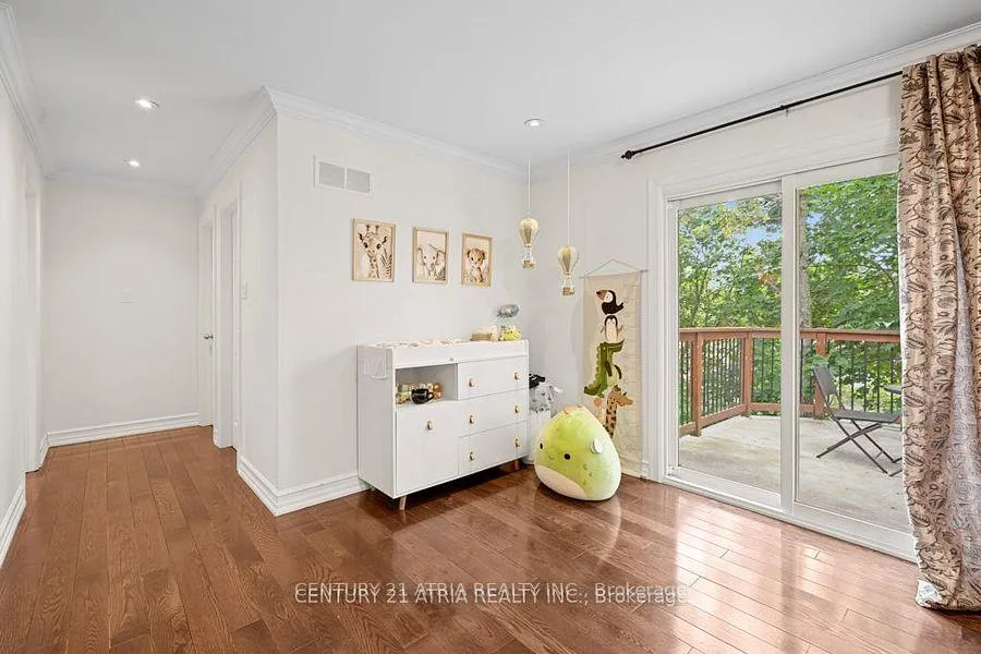 Photo 14 of 33 Autumn Way, Aurora, Aurora Heights — HOMEH