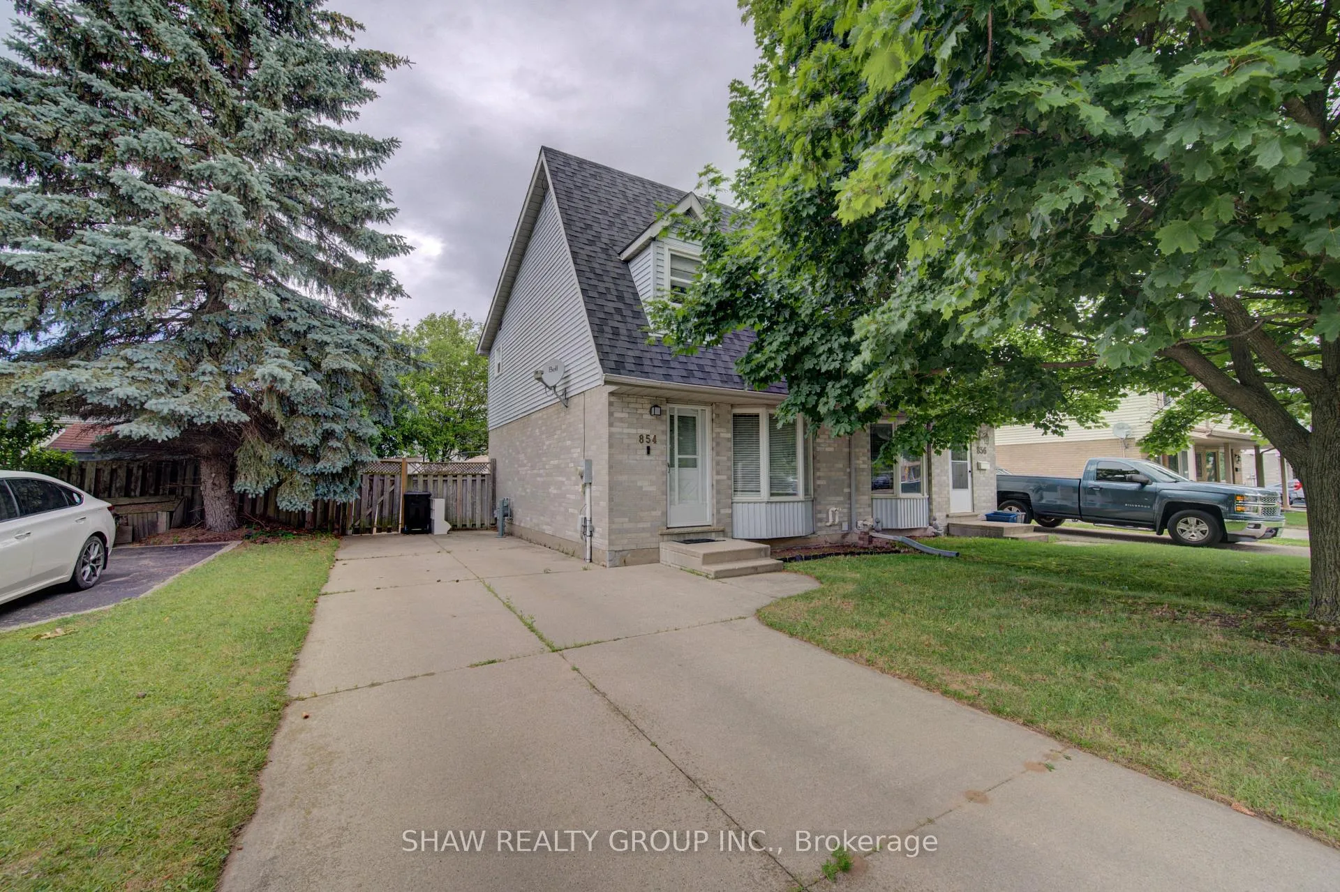 Front of 854 Elgin St N, Cambridge Street N
