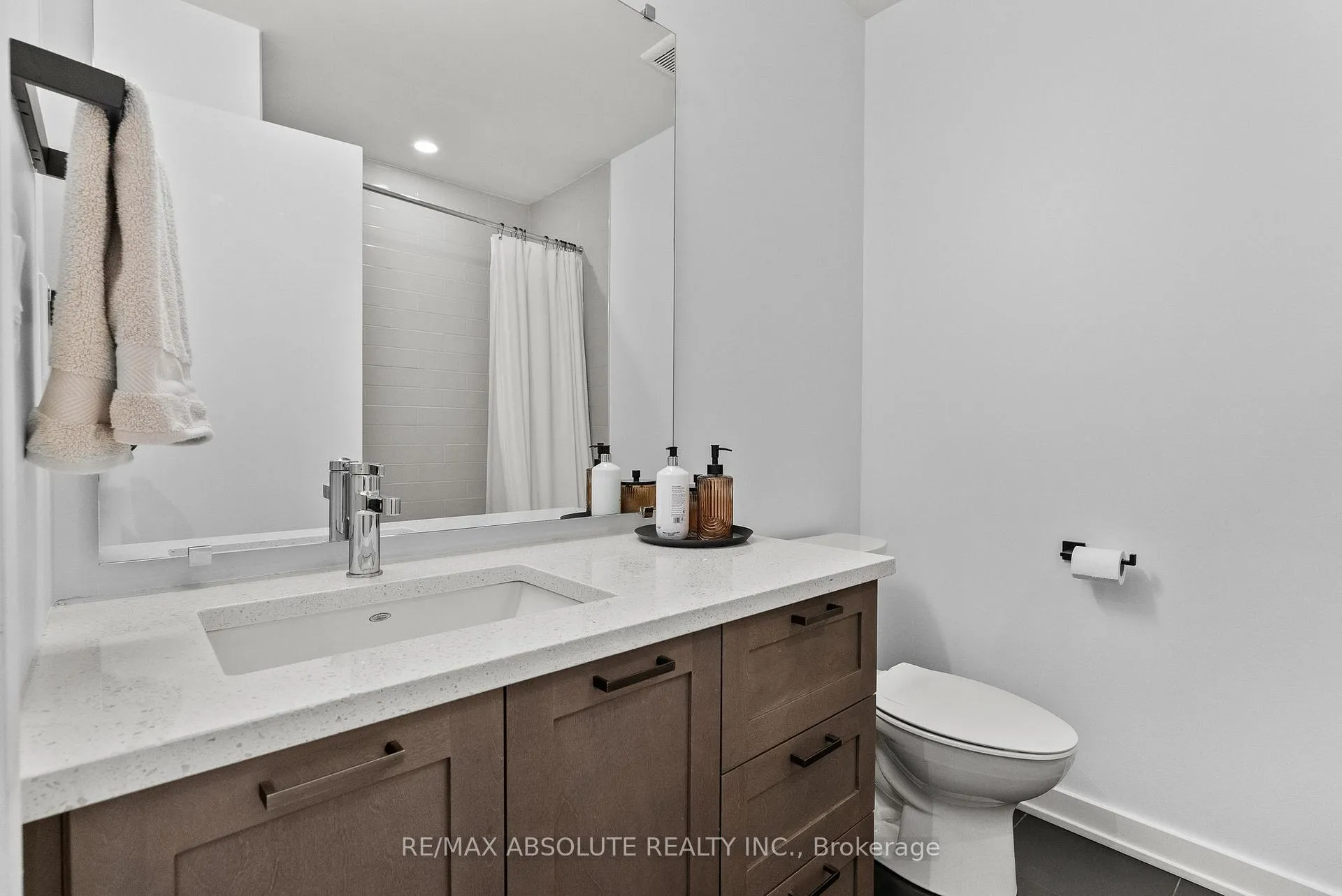 Photo 13 of 867 Chipping Circle, Ottawa, Riverside South/Gloucester Glen — HOMEH