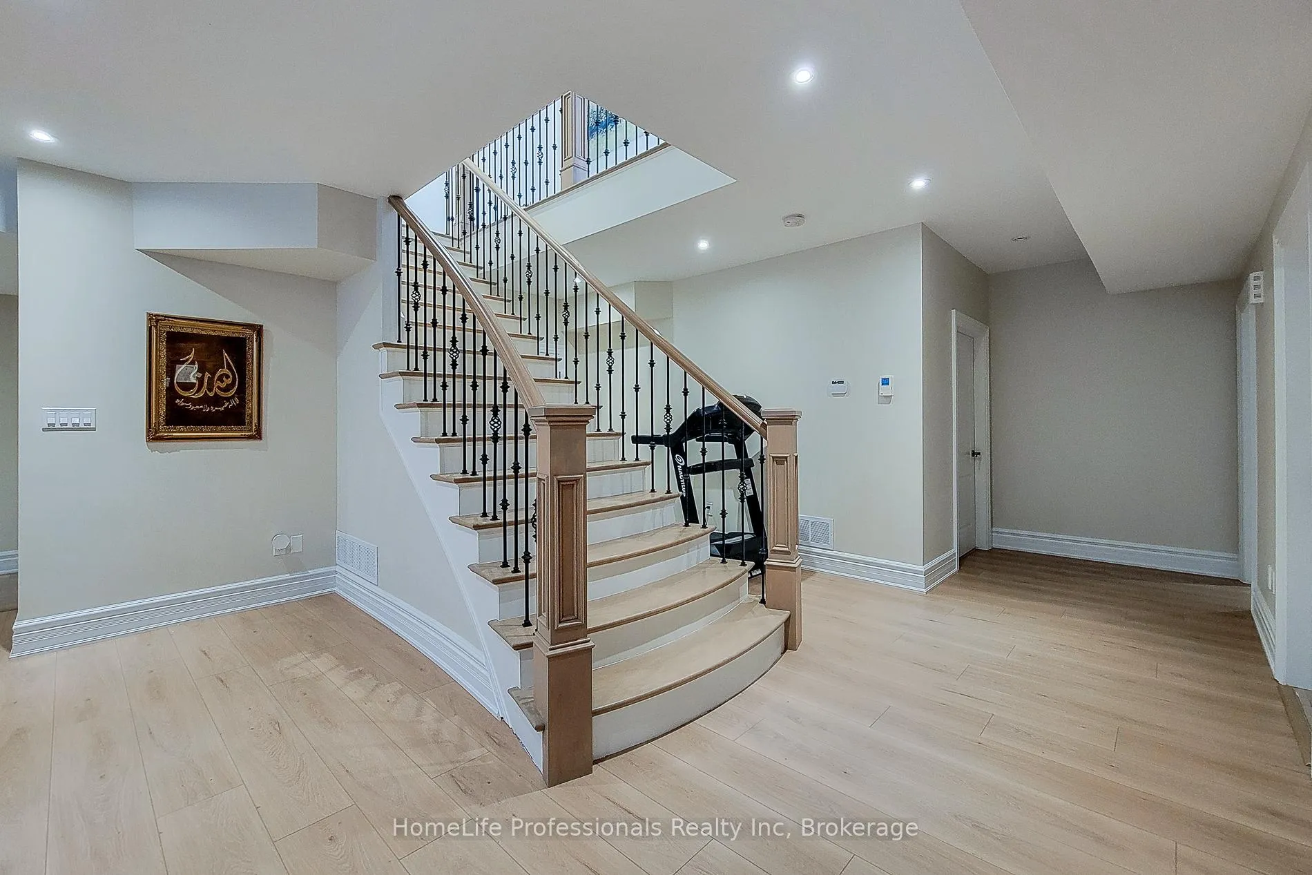Photo 35 of 16 Berkshire Place, Hamilton, Meadowlands — HOMEH