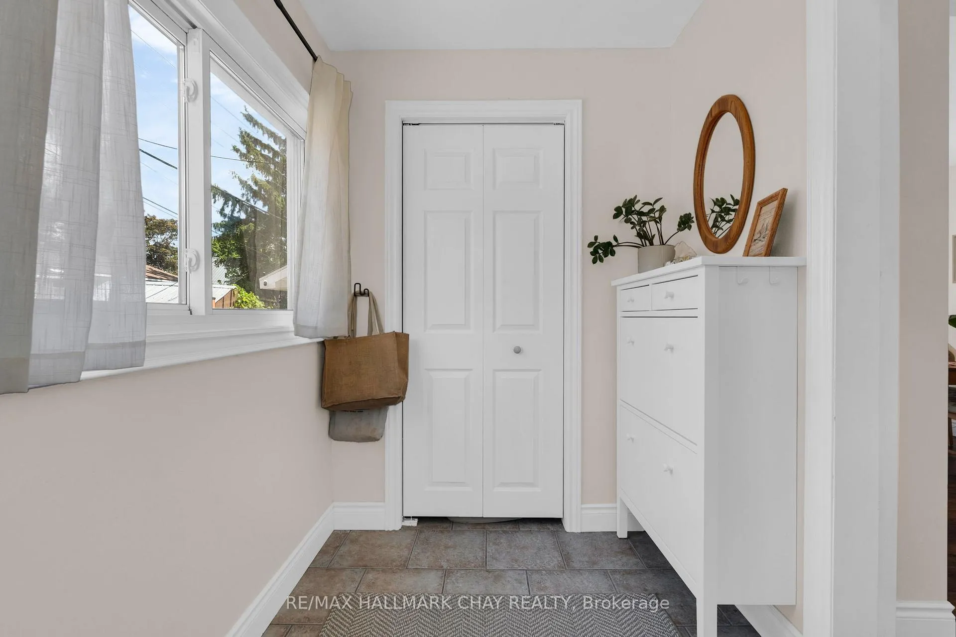 Photo 5 of 414 Forest Avenue, Orillia — HOMEH