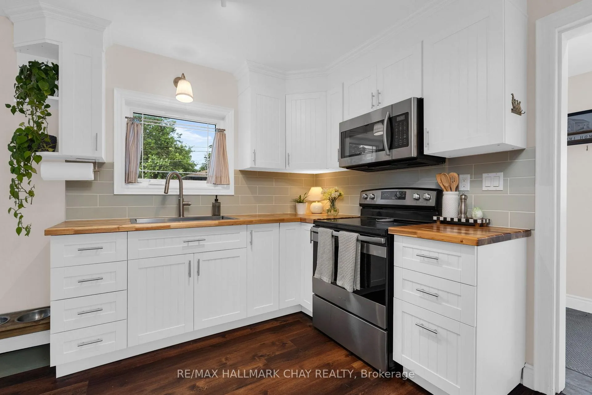 Photo 7 of 414 Forest Avenue, Orillia — HOMEH