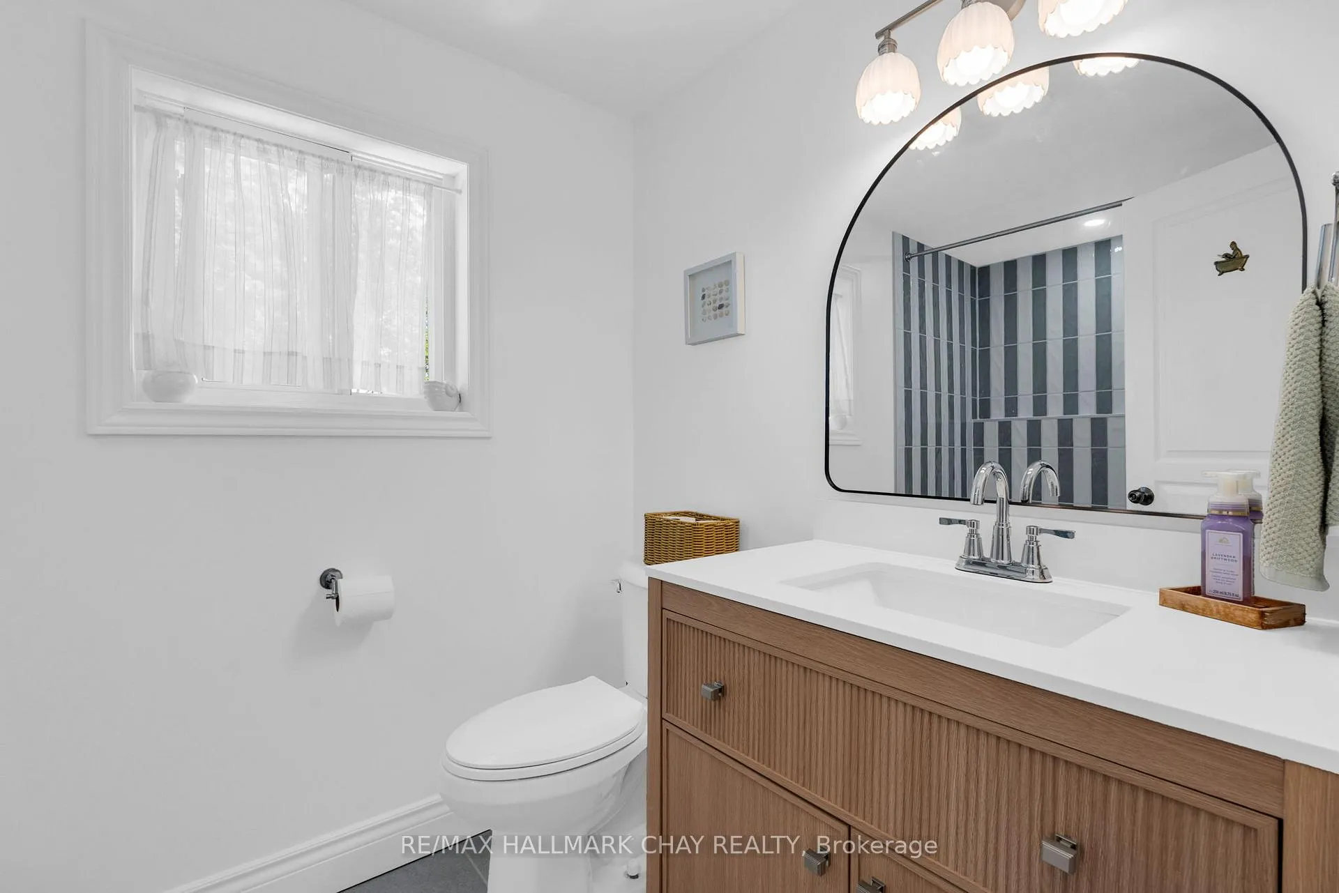 Photo 23 of 414 Forest Avenue, Orillia — HOMEH