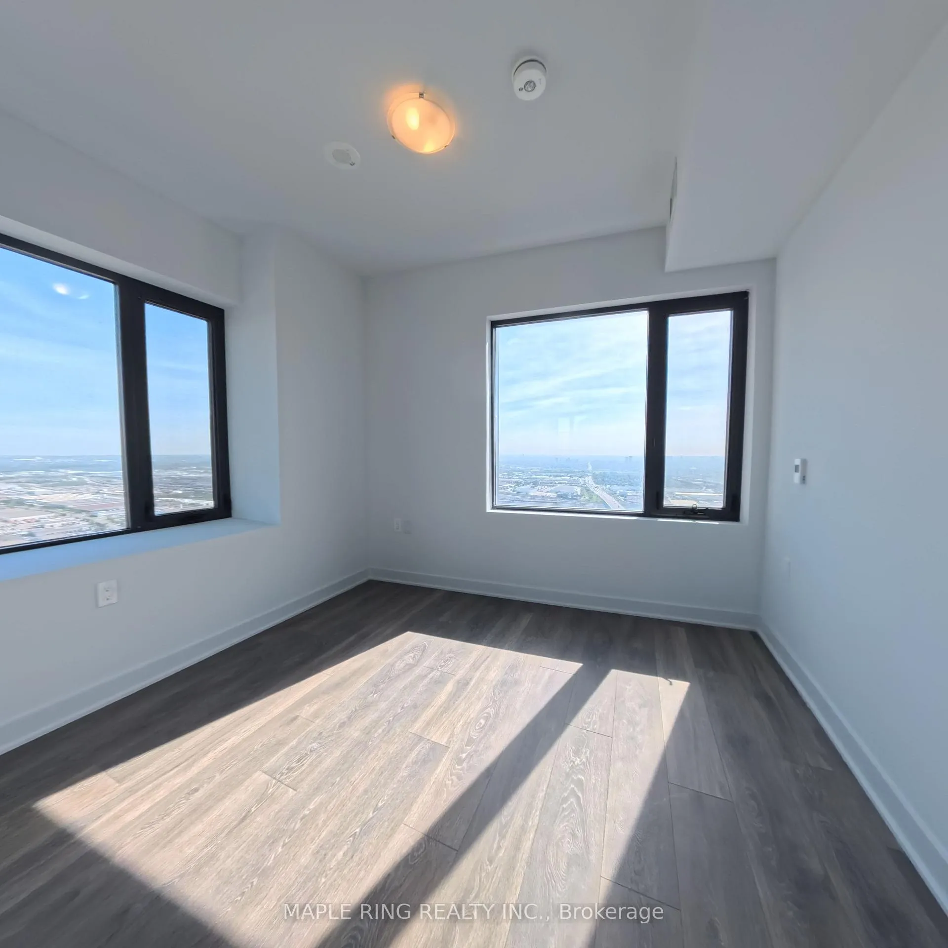 Photo 5 of Unit 5402, 2920 Highway 7 Road, Vaughan, Concord — HOMEH
