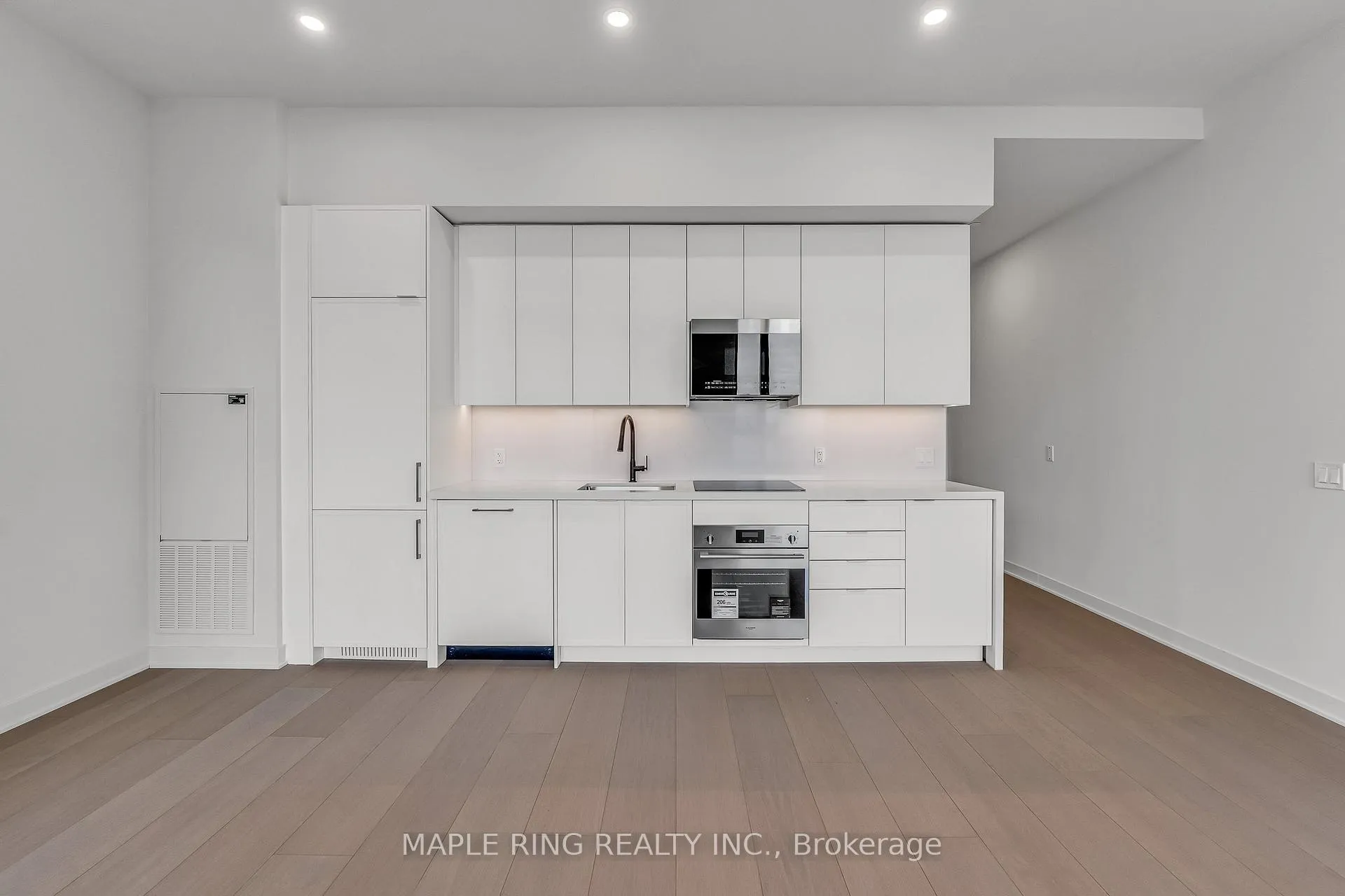 Photo 4 of Unit 402, 2920 Highway 7 Road, Vaughan, Concord — HOMEH