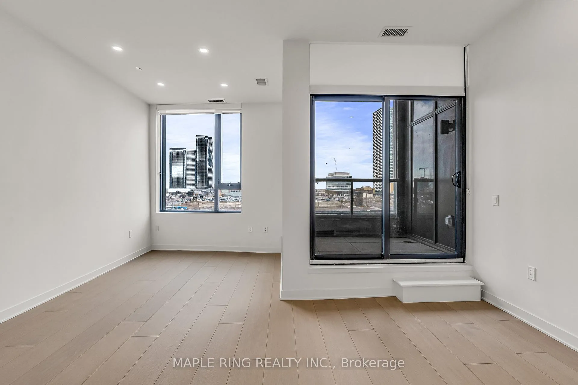Photo 8 of Unit 402, 2920 Highway 7 Road, Vaughan, Concord — HOMEH