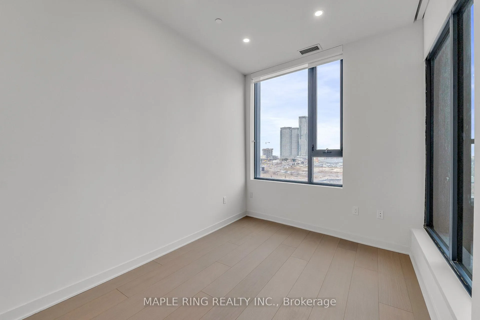Photo 10 of Unit 402, 2920 Highway 7 Road, Vaughan, Concord — HOMEH