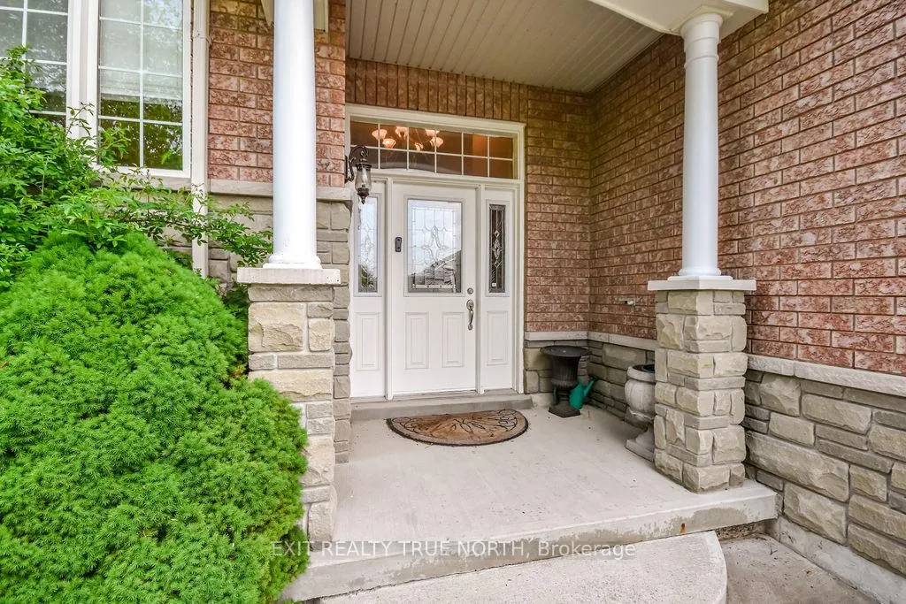 Photo 3 of 29 Old Hickory Lane, Wasaga Beach — HOMEH