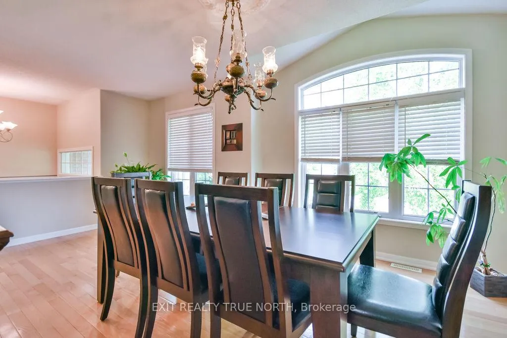 Photo 7 of 29 Old Hickory Lane, Wasaga Beach — HOMEH