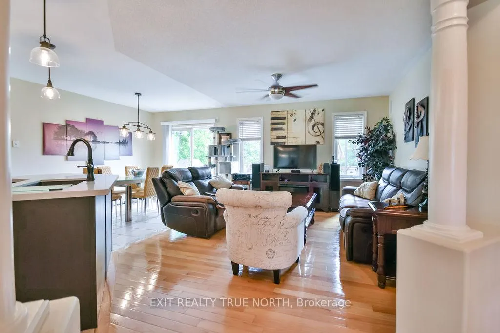 Photo 8 of 29 Old Hickory Lane, Wasaga Beach — HOMEH