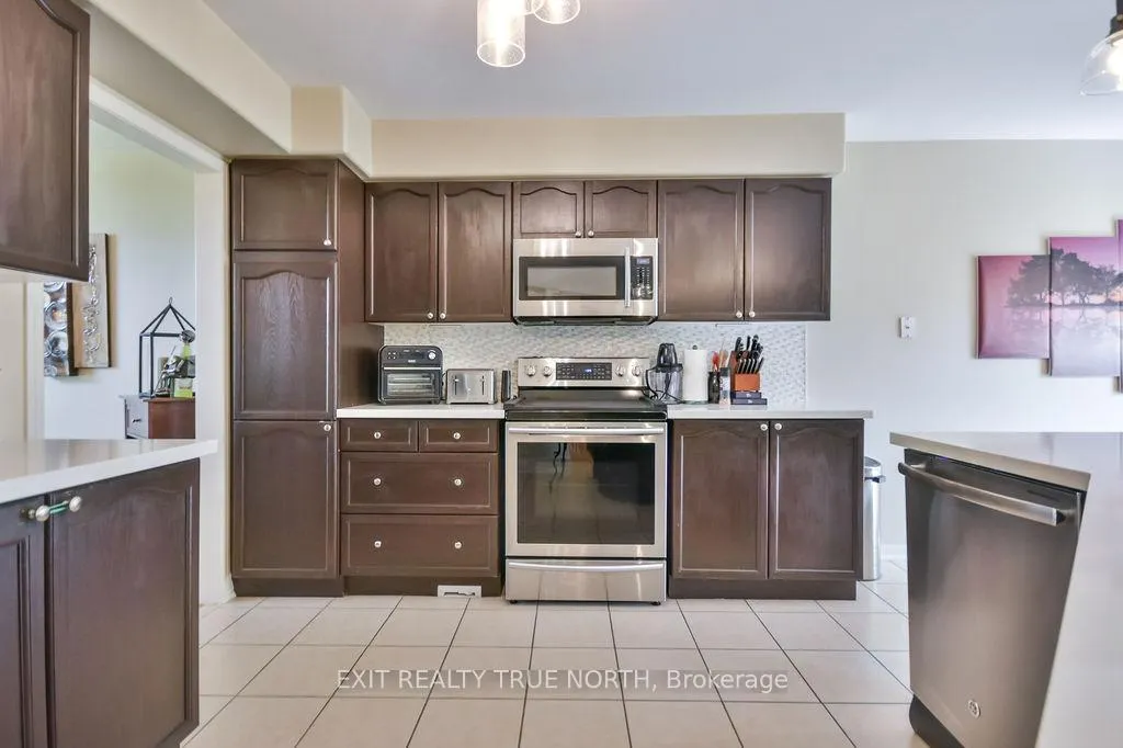 Photo 12 of 29 Old Hickory Lane, Wasaga Beach — HOMEH