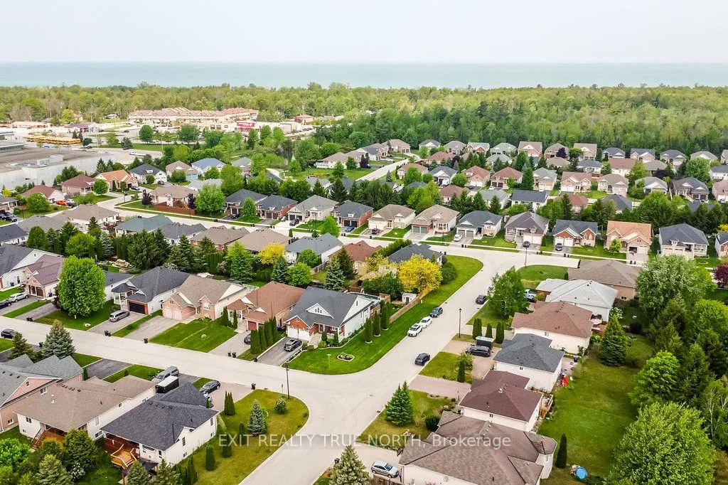 Photo 38 of 29 Old Hickory Lane, Wasaga Beach — HOMEH