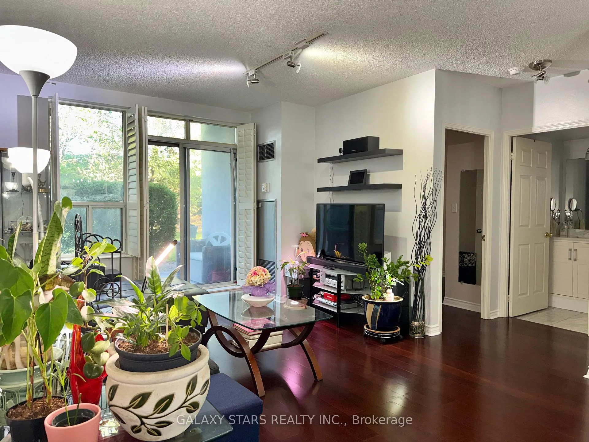 Photo of Unit 106, 2200 John Street