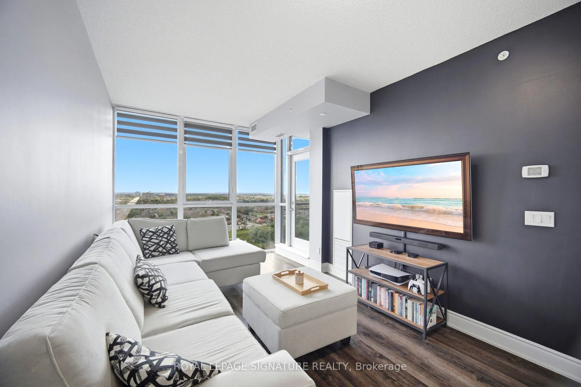 Front of Unit 2006, 75 Eglinton Avenue W