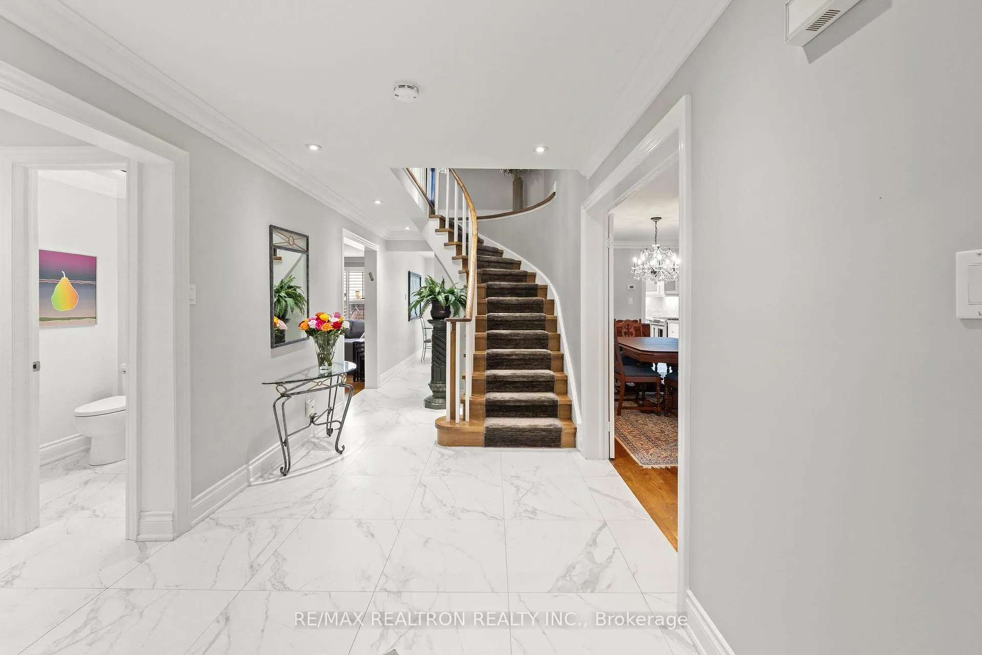 Photo 5 of 10 Millcreek Crescent, Vaughan, Brownridge — HOMEH