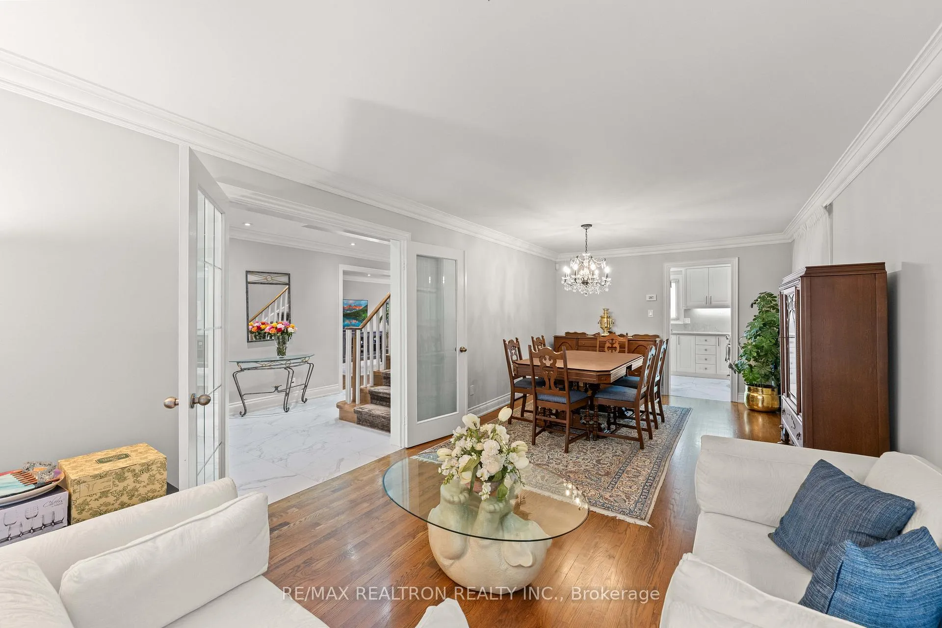Photo 8 of 10 Millcreek Crescent, Vaughan, Brownridge — HOMEH