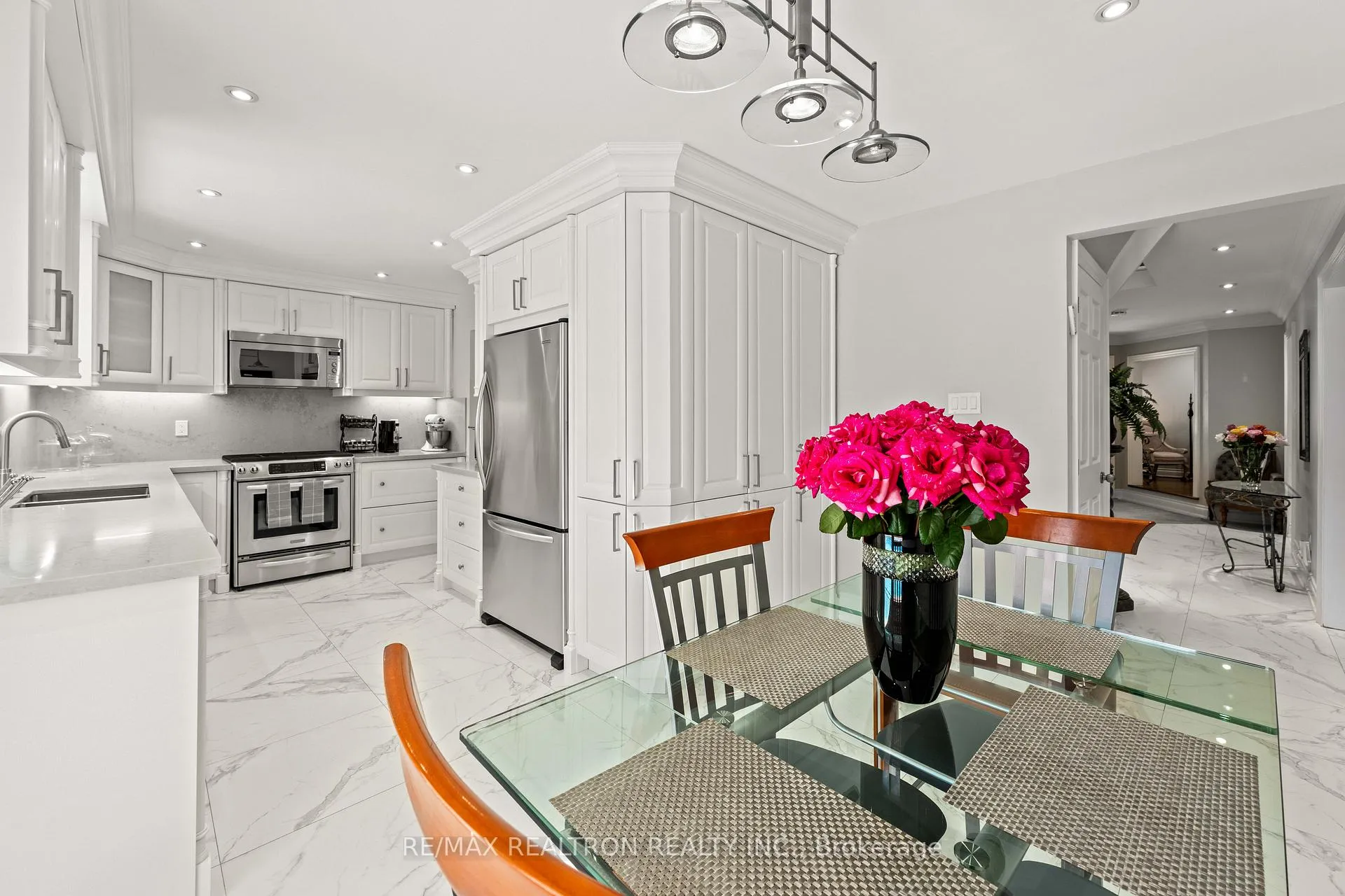 Photo 14 of 10 Millcreek Crescent, Vaughan, Brownridge — HOMEH