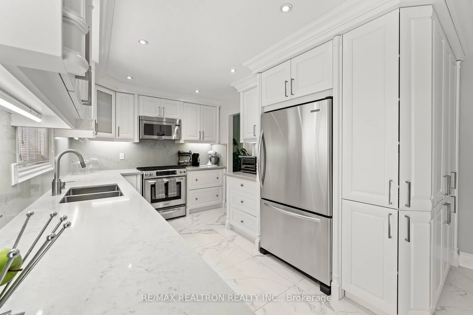 Photo 15 of 10 Millcreek Crescent, Vaughan, Brownridge — HOMEH