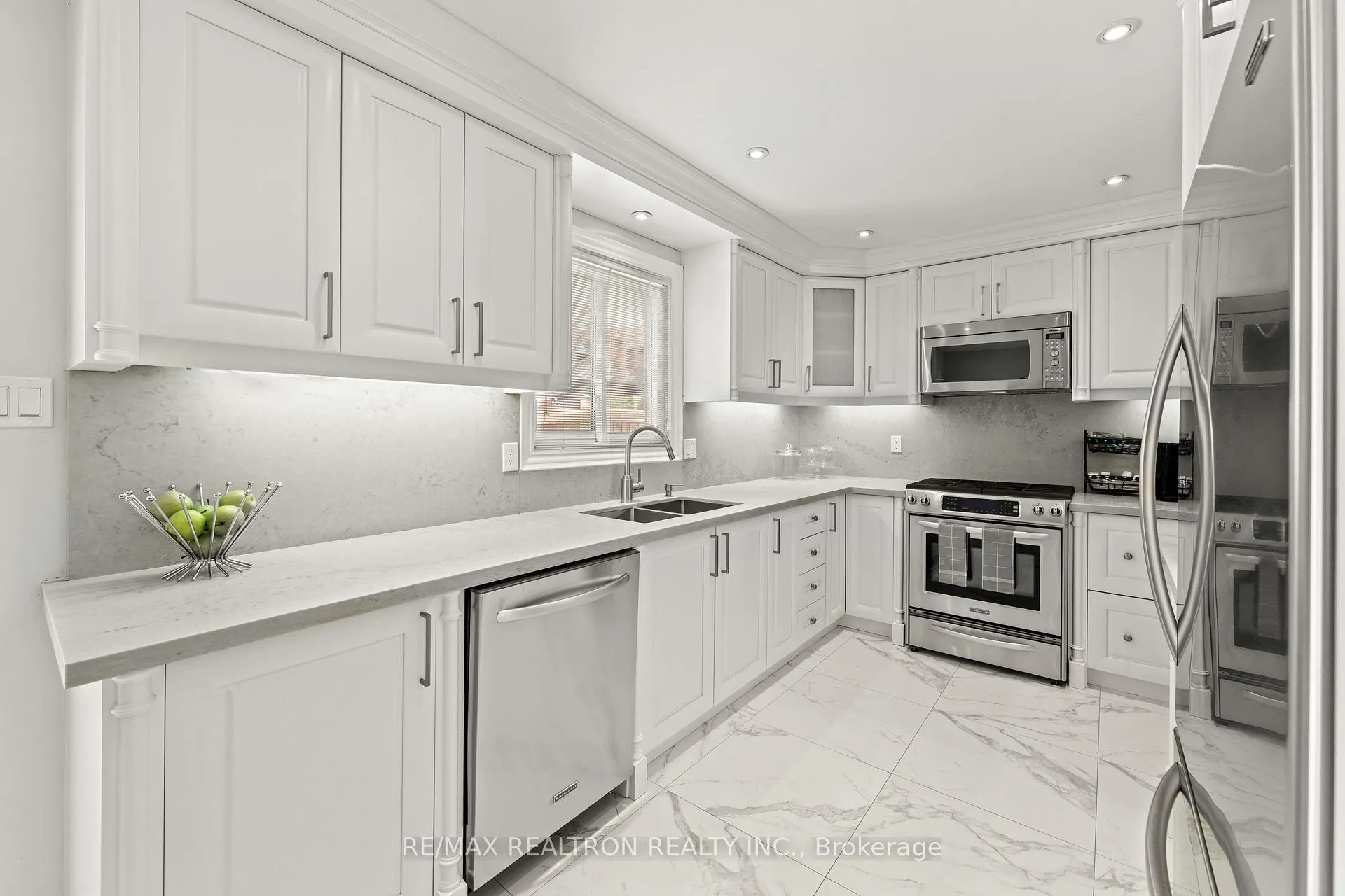 Photo 16 of 10 Millcreek Crescent, Vaughan, Brownridge — HOMEH
