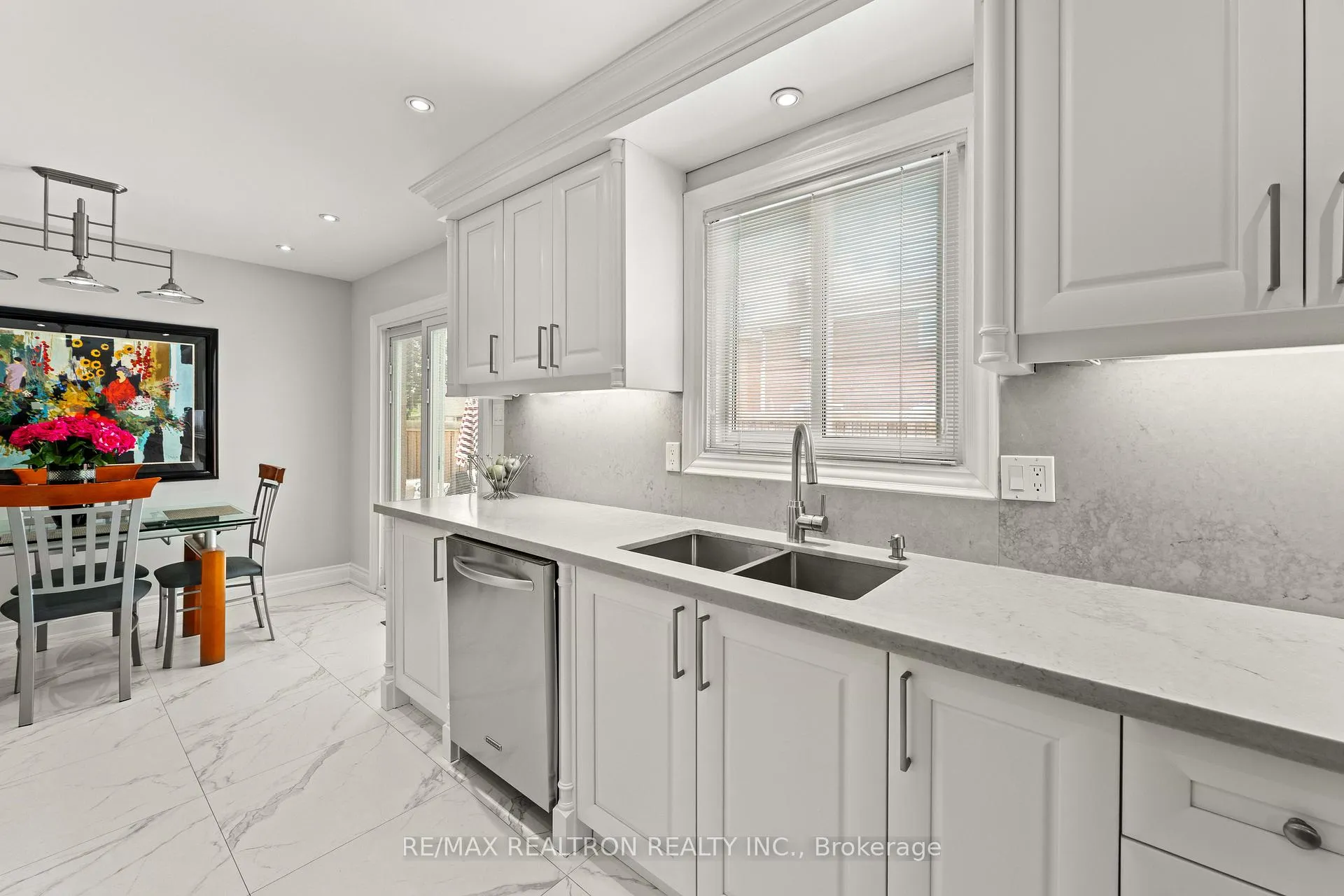 Photo 17 of 10 Millcreek Crescent, Vaughan, Brownridge — HOMEH
